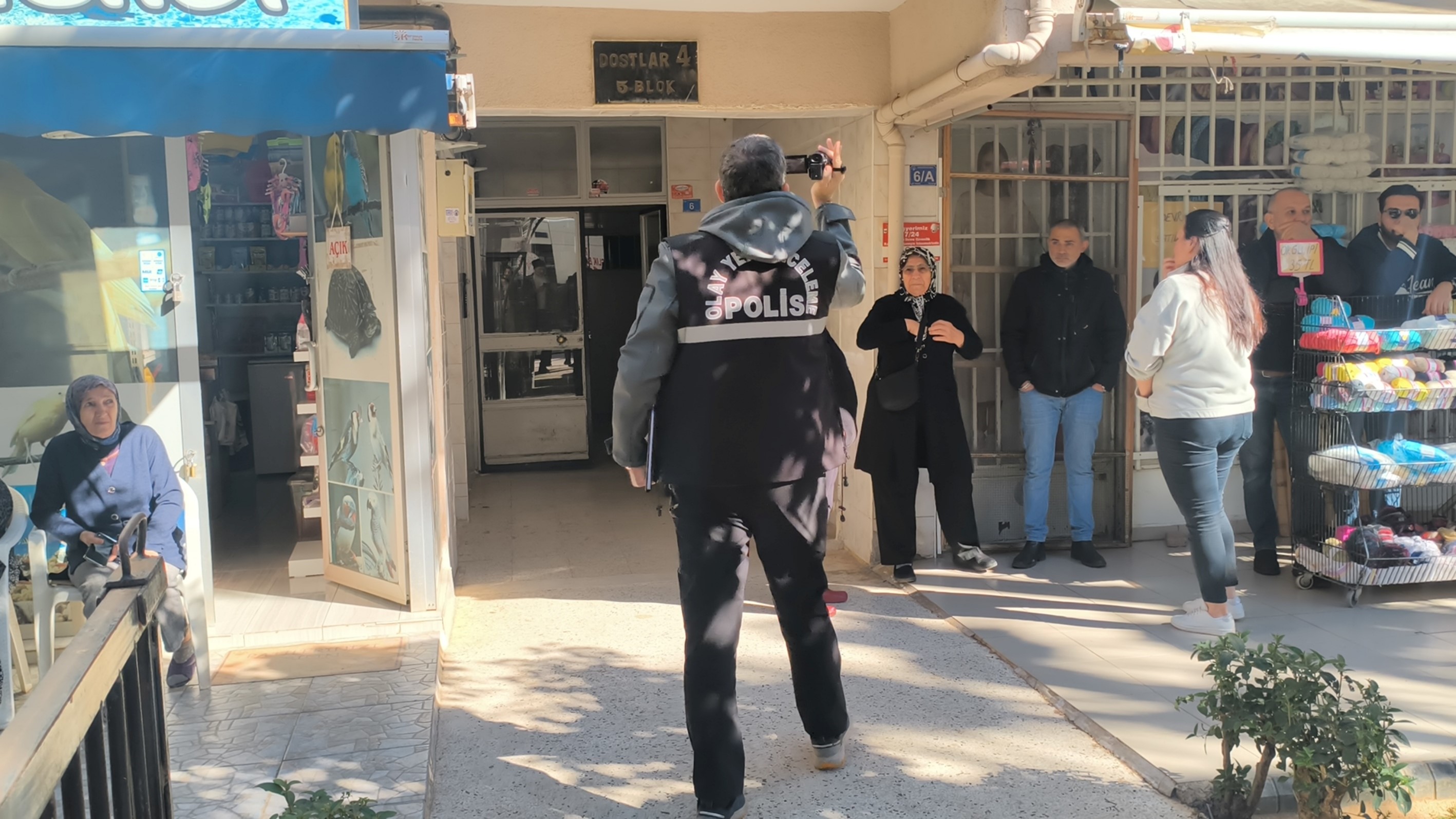 İkinci Kattaki Dairede Korkunç Son Önce Öldürdü, Sonra Intihar Etti (7)