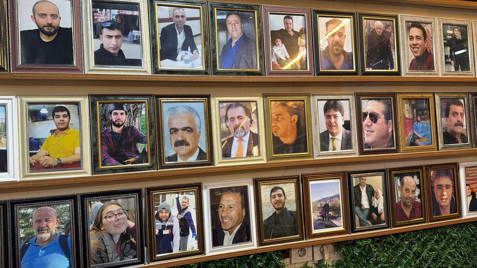 Ikiz Kardesini Kaybetti Acisini Tum Sehre Acti Bu Dukkana Girenler Gozyaslarini Tutami (5)