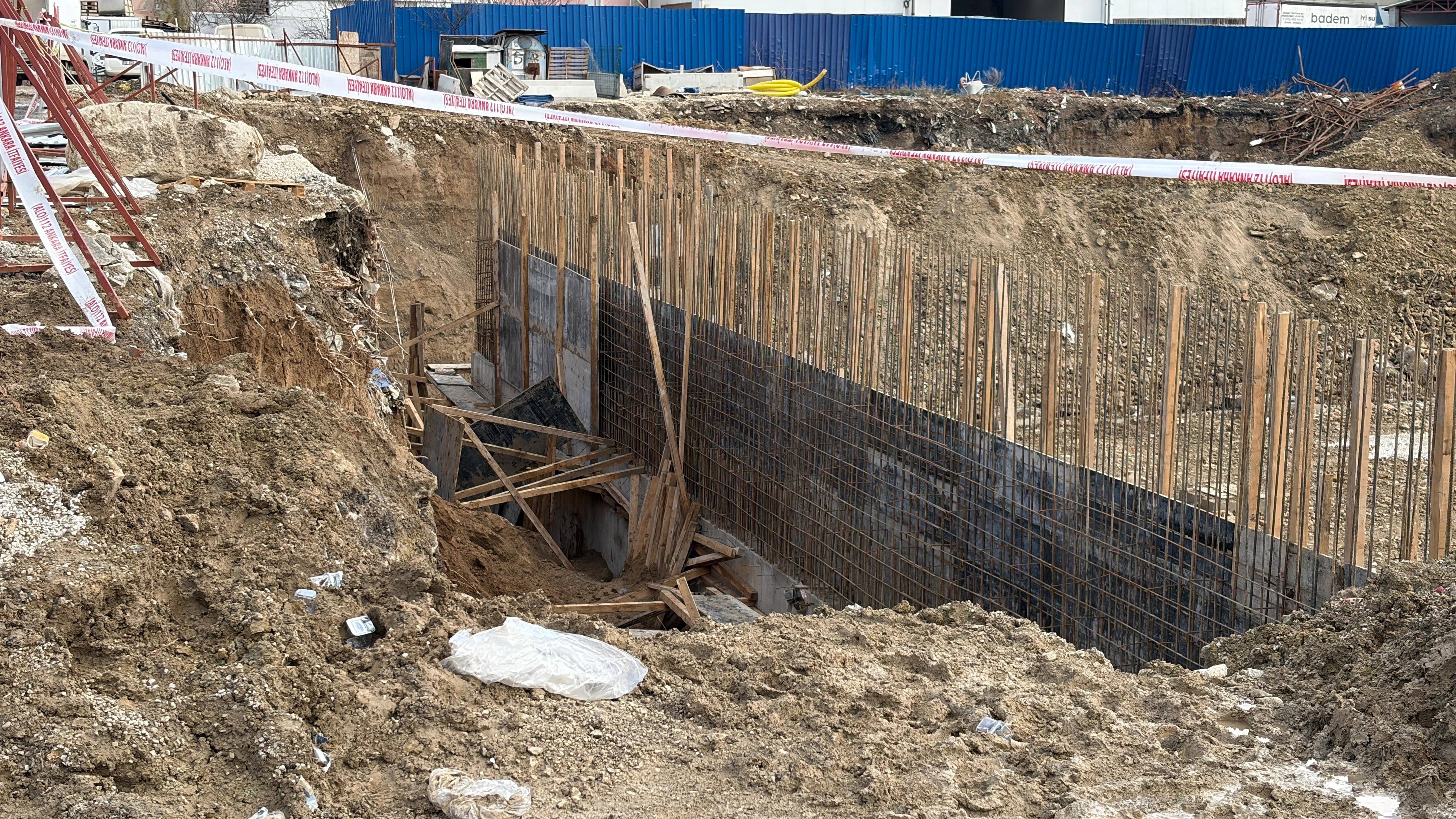 İnşaat Alanında Facia! Toprak Kayması Şantiyeyi Mezara Çevirdi (5)