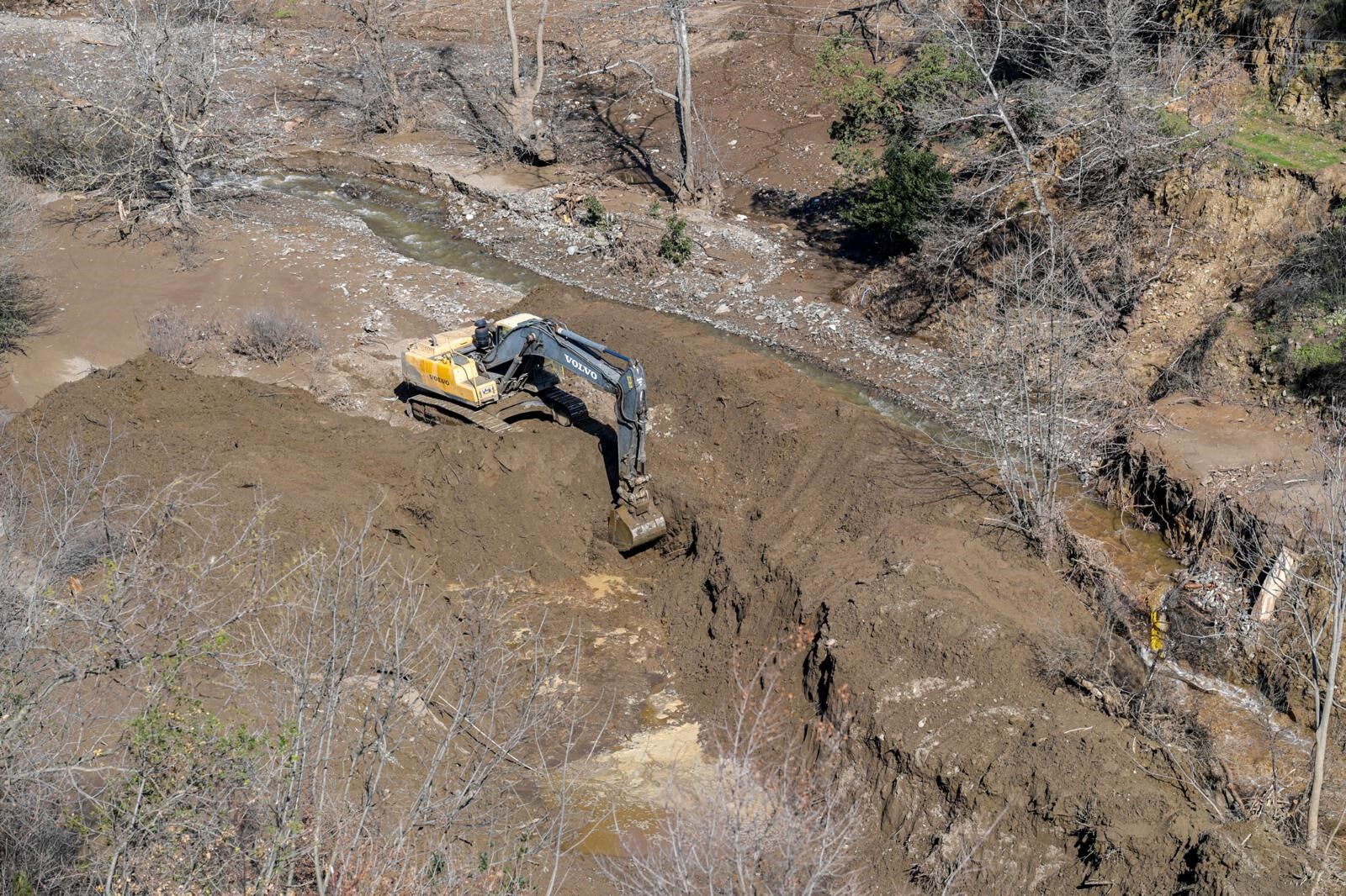 Izmir Odemiste Yagis Sonrasi Coken Yol Onariliyor Ulasim Alternatif Guzergahlarla Saglaniyor (3)