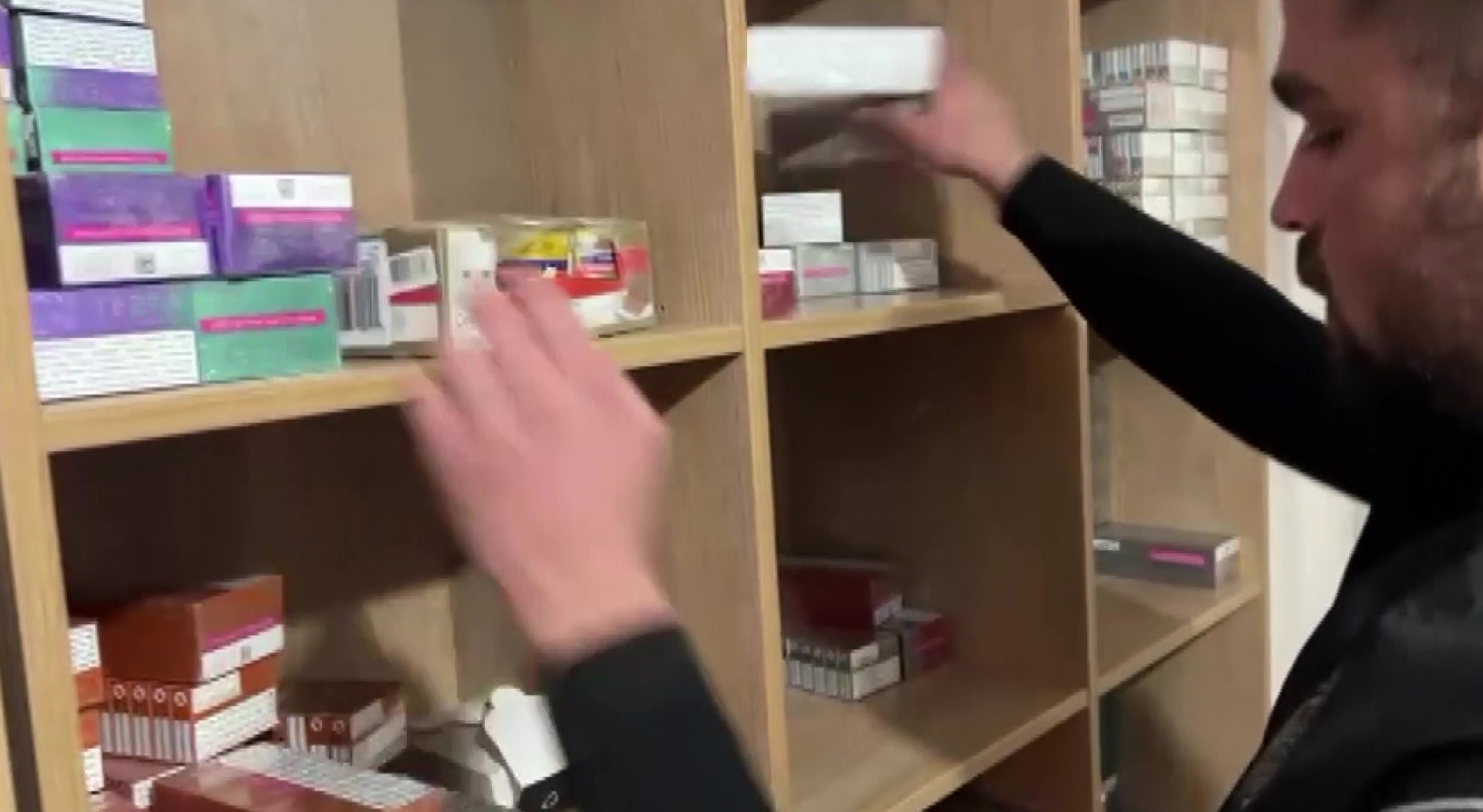 Kacak Sigara Baskininda Yakalandi Sucu Bavulu Getiren Gizemli Yabanciya Atti (3)