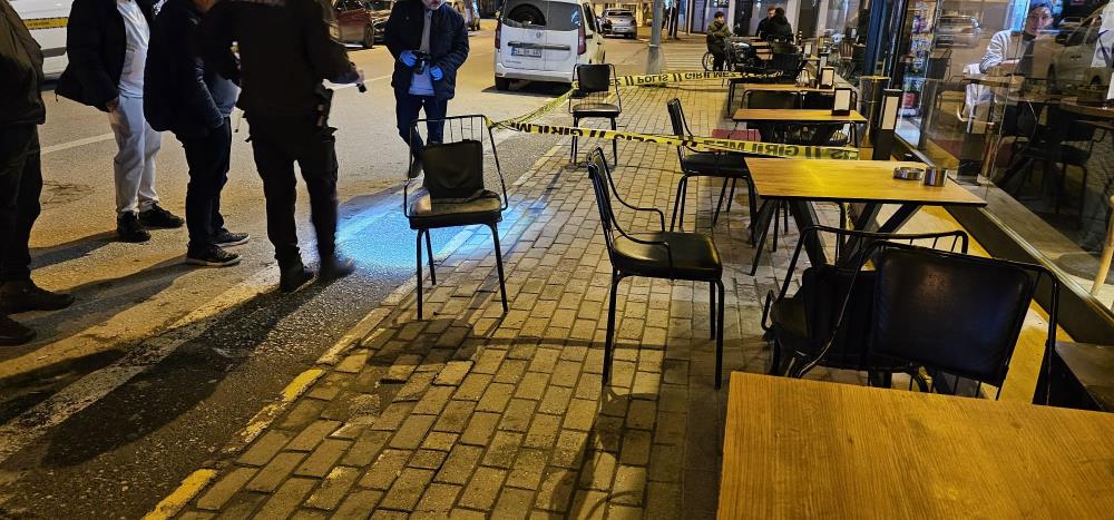 Kafede Birlikte Oturdugu Genci Silahla Vurarak Kayiplara Karisti (2)