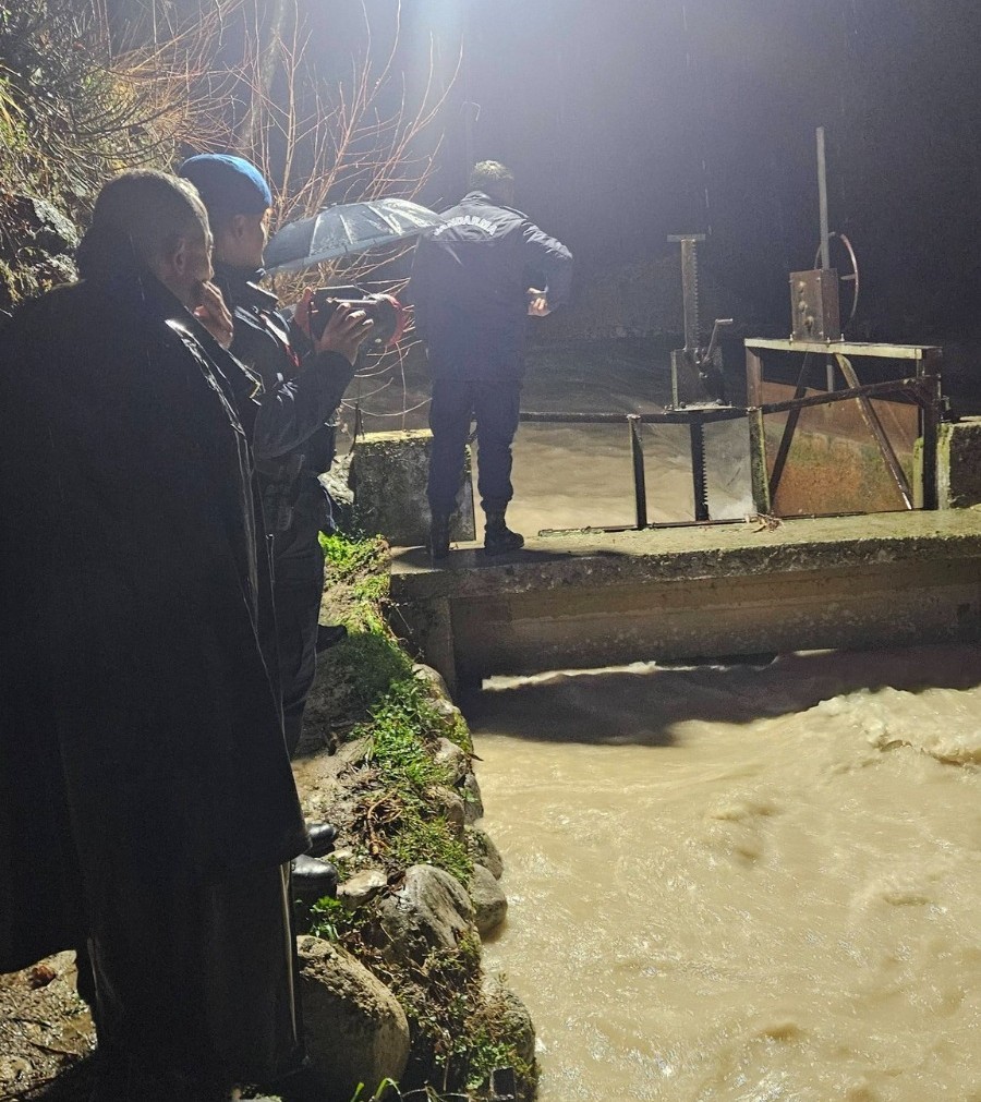 Kahreden Ölüm! Yardıma Giden 3 Çocuk Babası Akıntıya Kapılıp Hayatını Kaybetti (4)