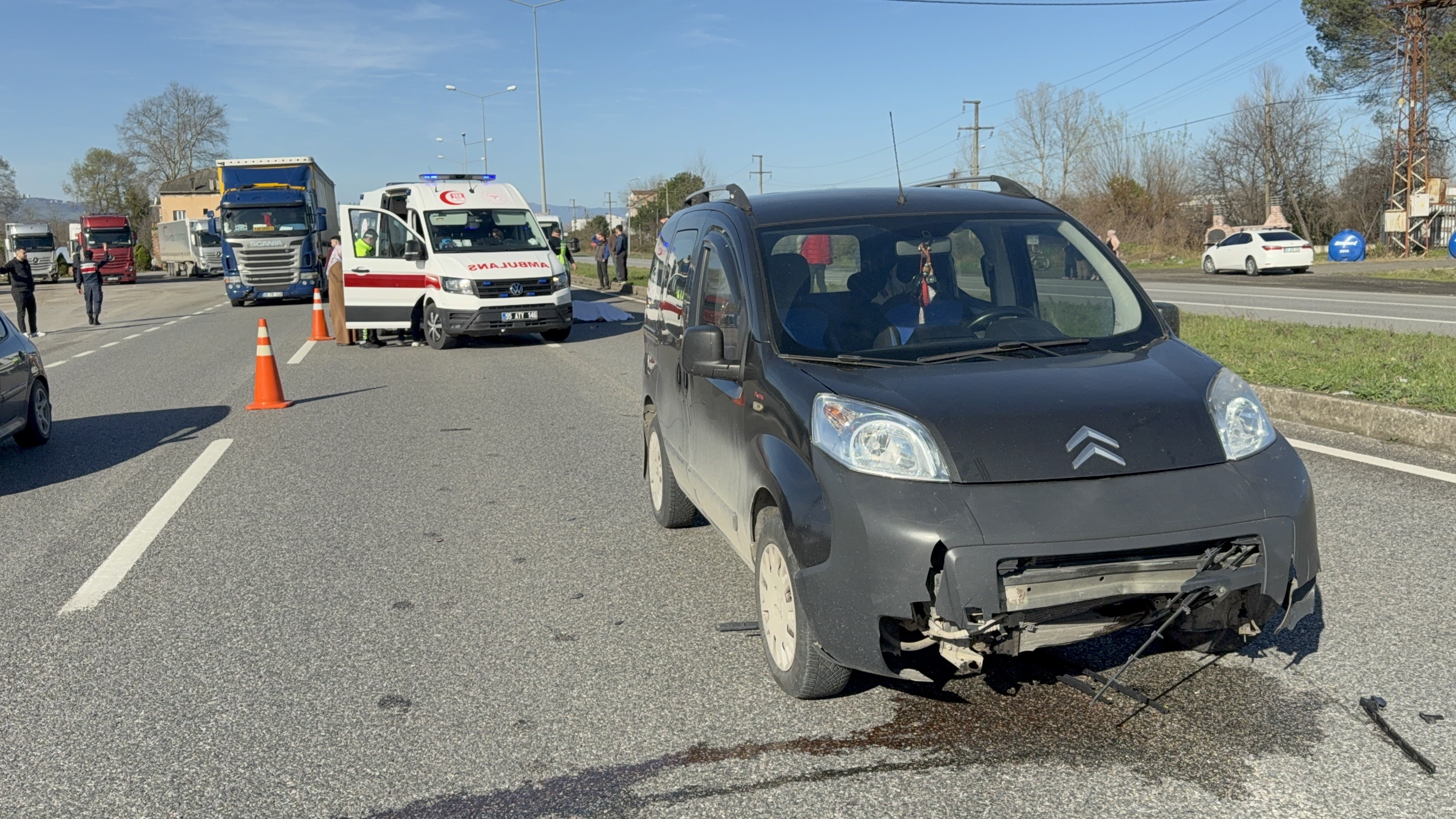 Kahvalti Yolunda Buyuk Aci Kizinin Gozleri Onunde Feci Sekilde Can Verdi (5)