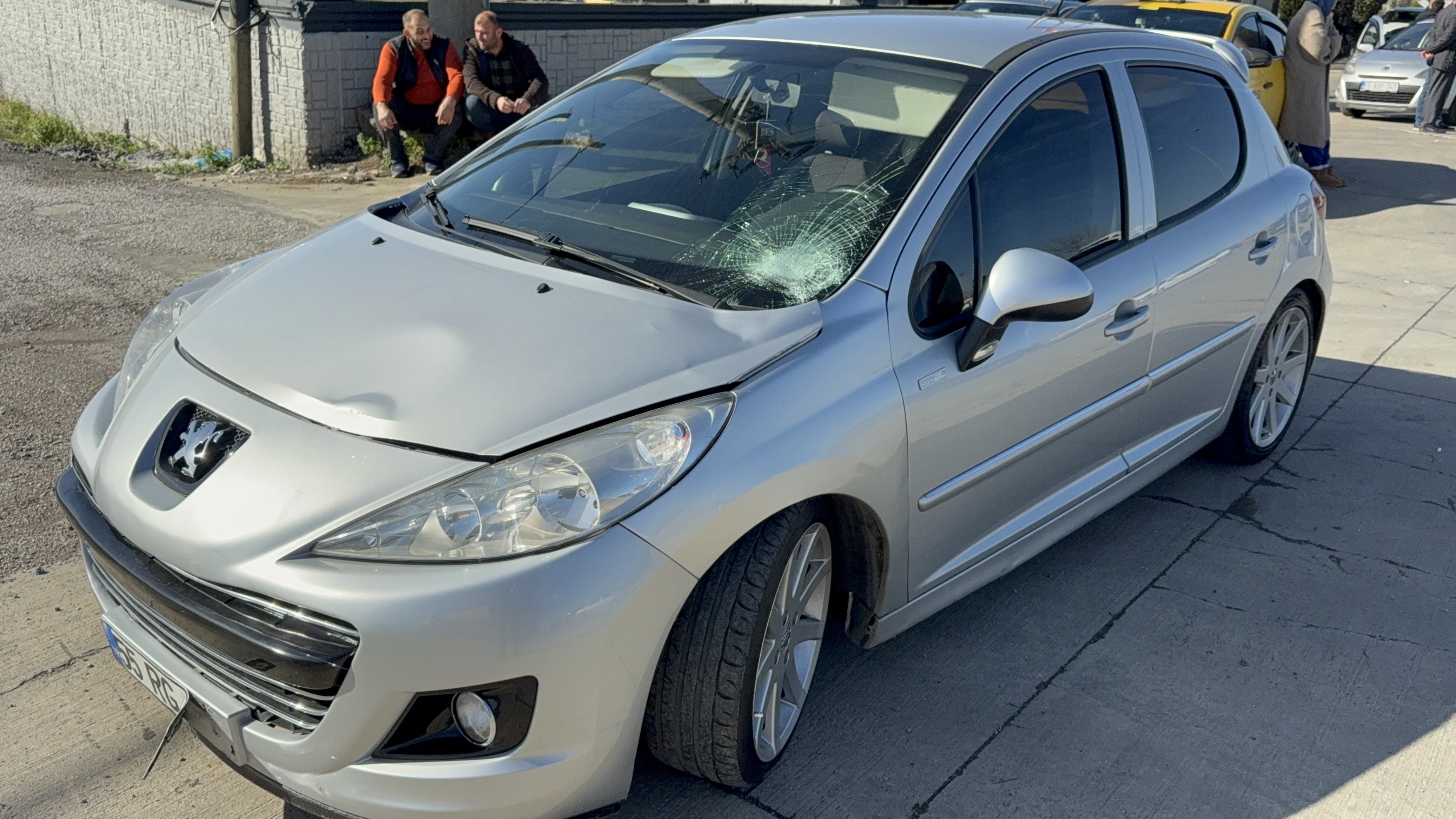 Kahvalti Yolunda Buyuk Aci Kizinin Gozleri Onunde Feci Sekilde Can Verdi (6)