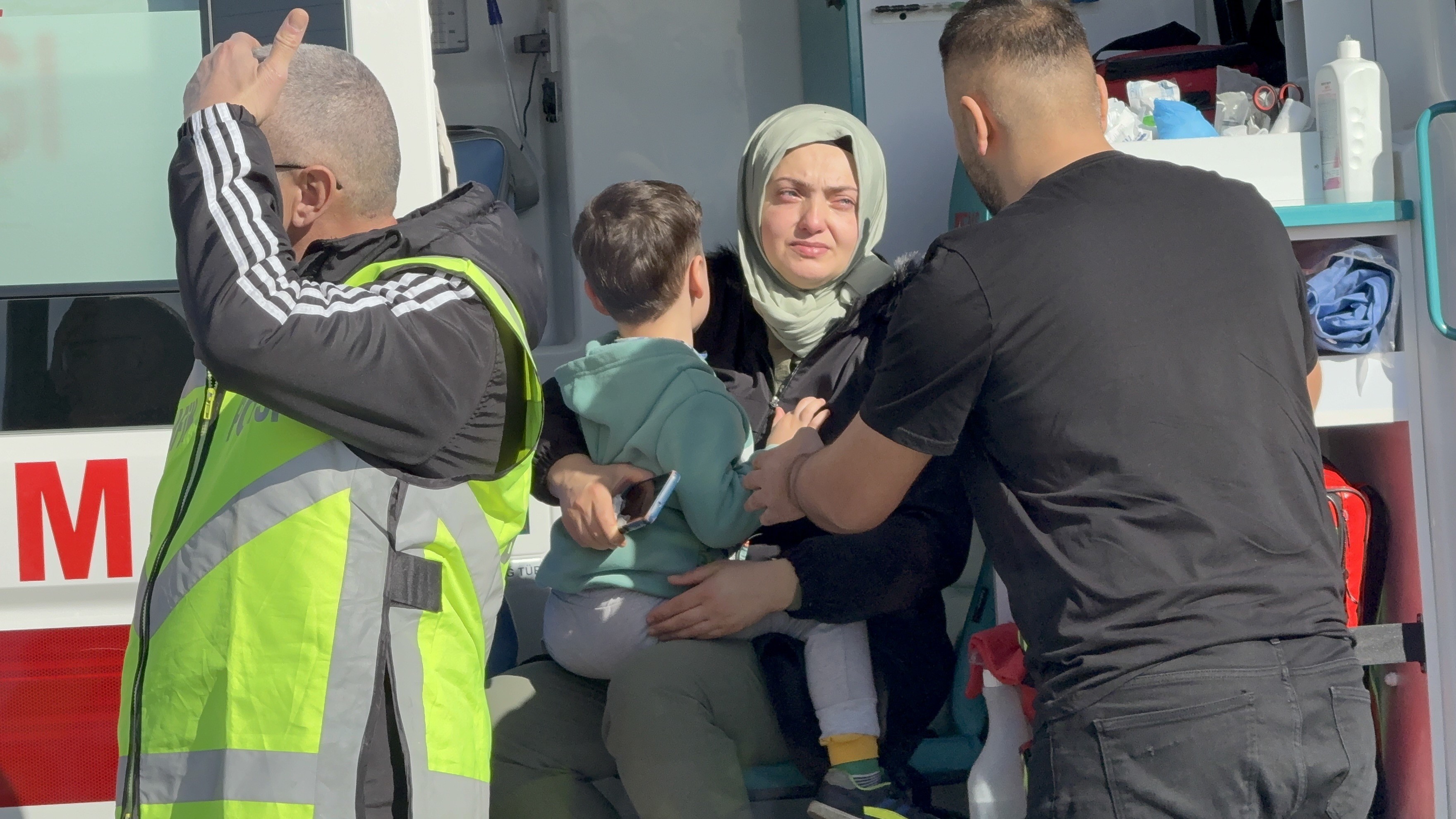 Kahvalti Yolunda Buyuk Aci Kizinin Gozleri Onunde Feci Sekilde Can Verdi (7)