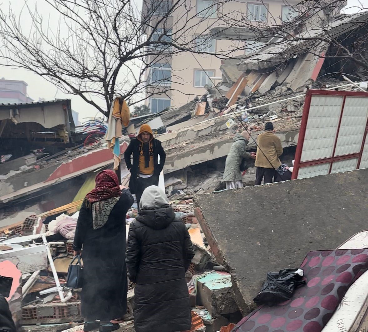 Kalbi Enkazda Kaldi Kendisi Gorevde 6 Subatin Yurek Yakan Hikayesi (5)