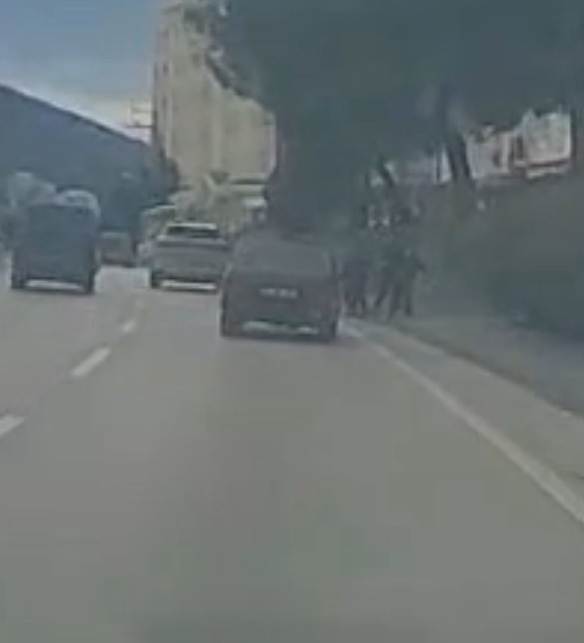 Kaldirimda Yuruyen Cocuklara Skandal Hareket O Anlar Saniye Saniye Kaydedildi (3)