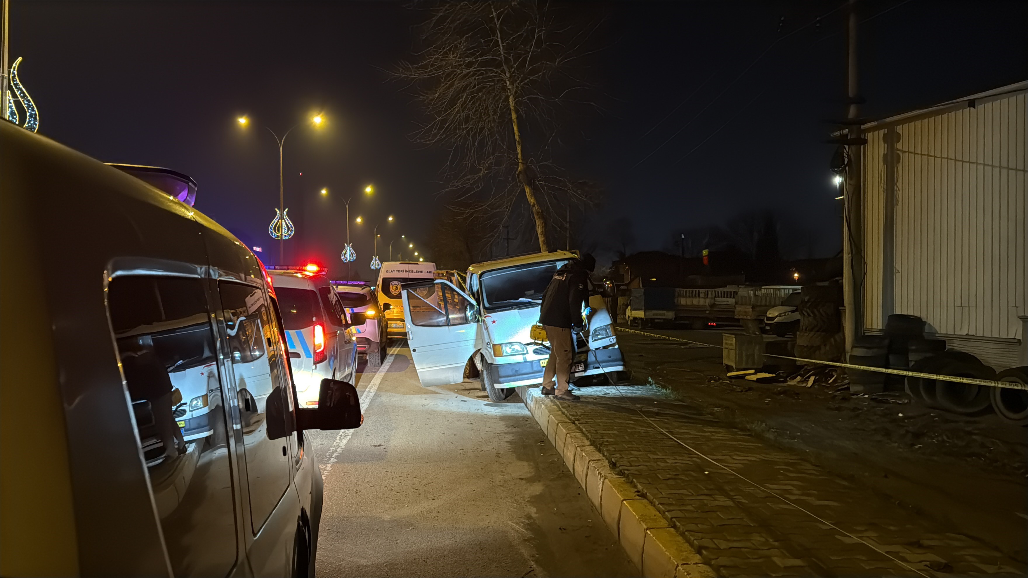 Kamyonetler Çarpıştı, Fırlayan Stepne Can Aldı! Ağır Yaralanan Kadın Kurtarılamadı (2)