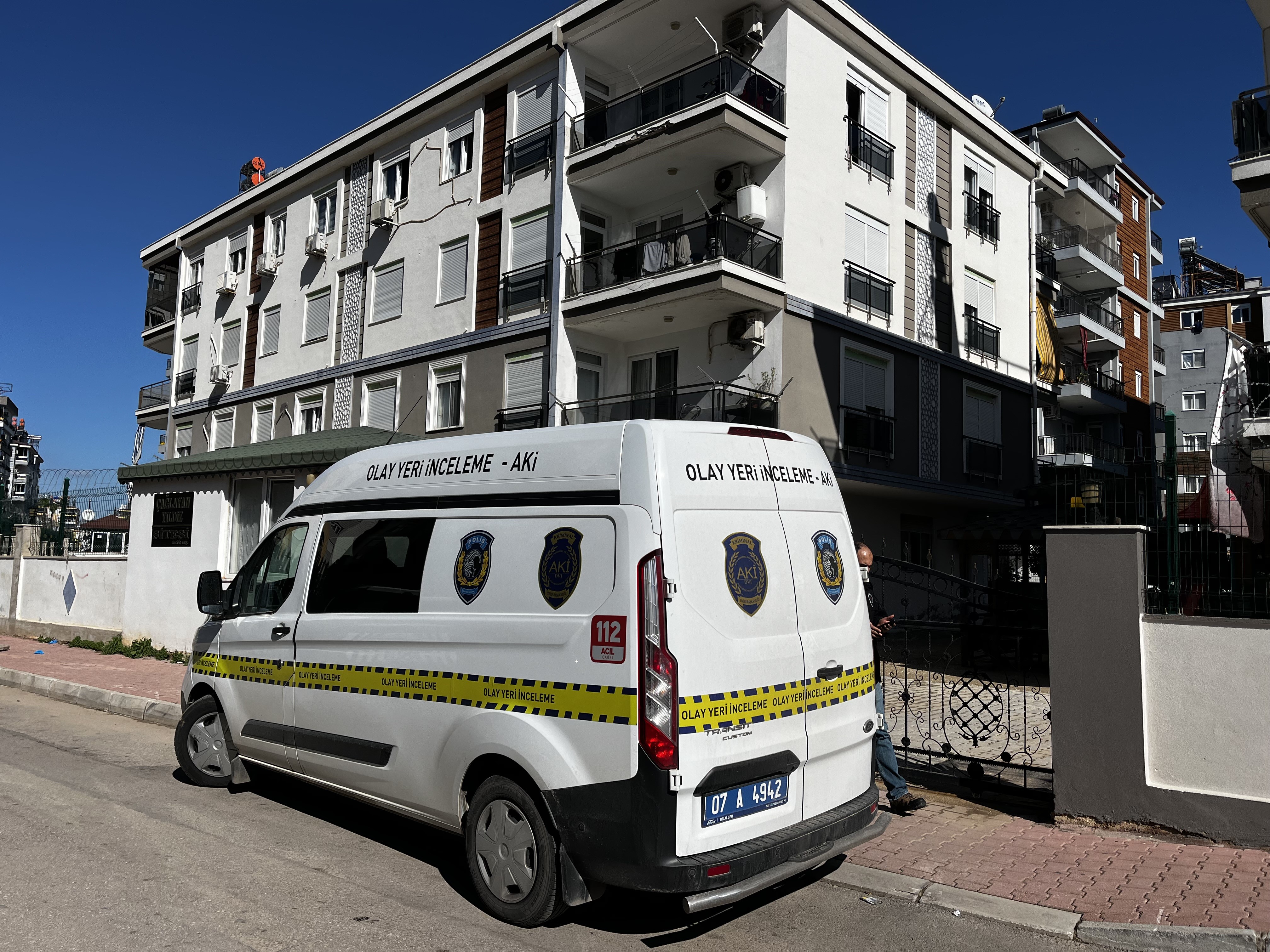 Kan Donduran Olay! Hamile Eşini Silahla Vurup Kaçtı (2)