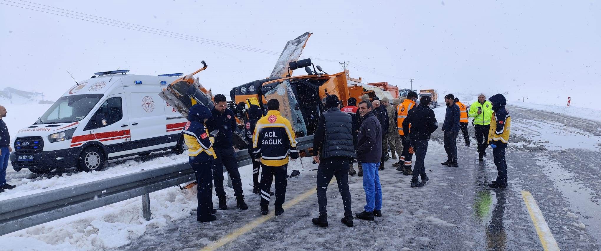 Karla Mücadelede Acı Son! İş Makinesi Kazasında Can Kaybı (2)