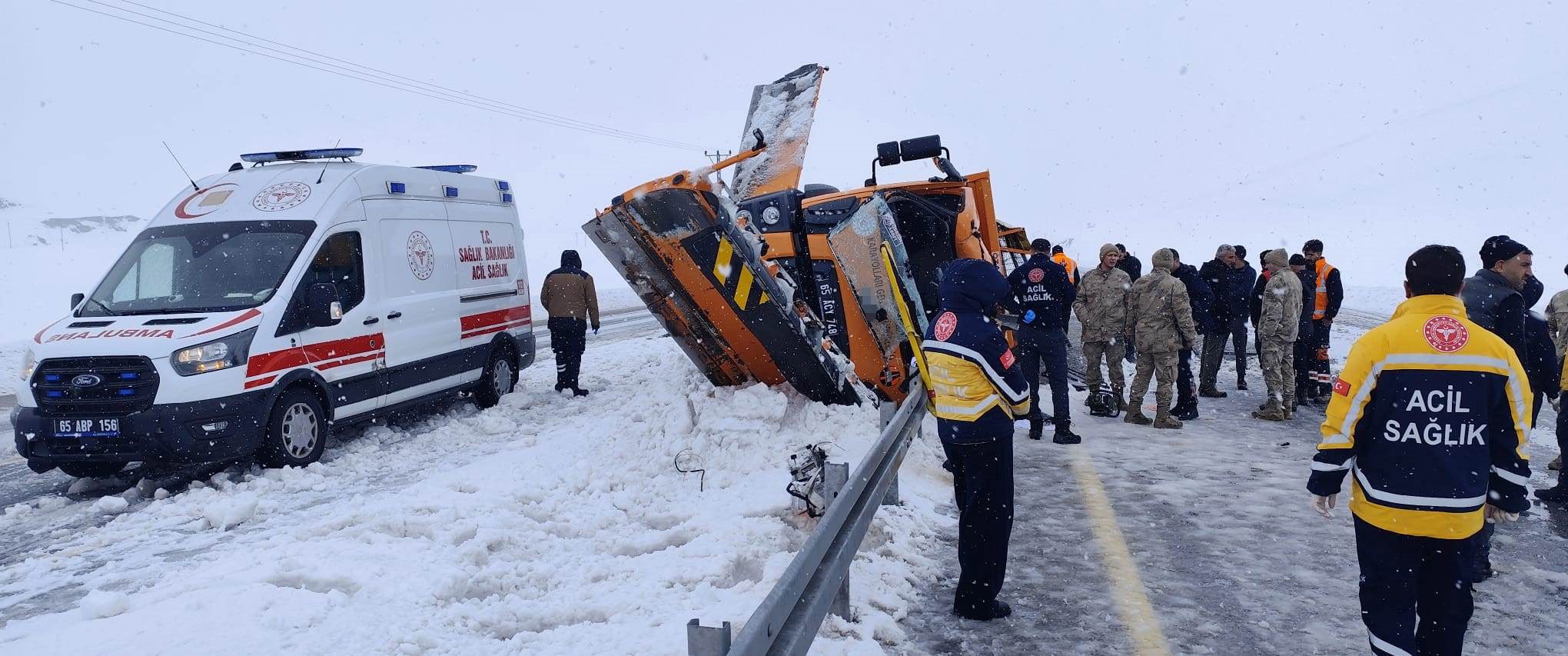 Karla Mücadelede Acı Son! İş Makinesi Kazasında Can Kaybı (4)