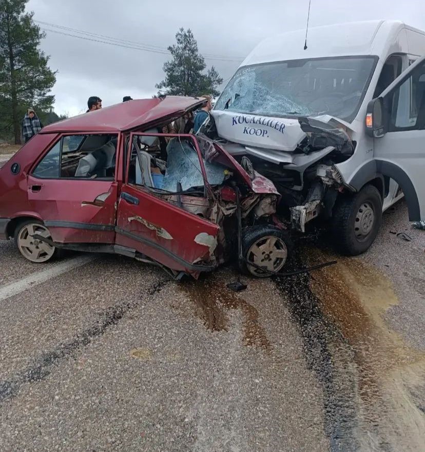 Karşı Şeritten Gelen Ölüm Kafa Kafaya Çarpışmada Genç Çift Yaşamını Yitirdi (2)