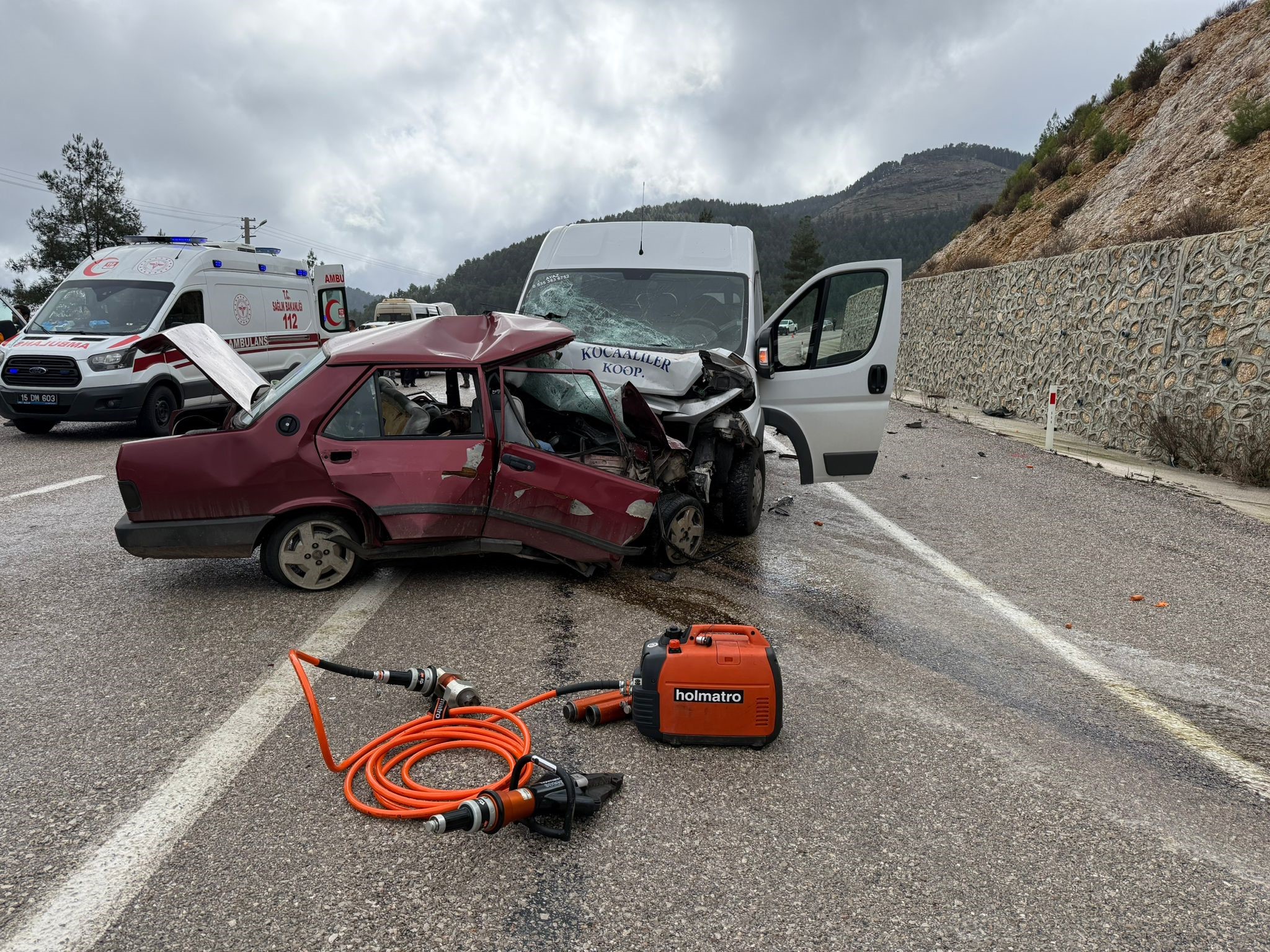Karşı Şeritten Gelen Ölüm Kafa Kafaya Çarpışmada Genç Çift Yaşamını Yitirdi (4)