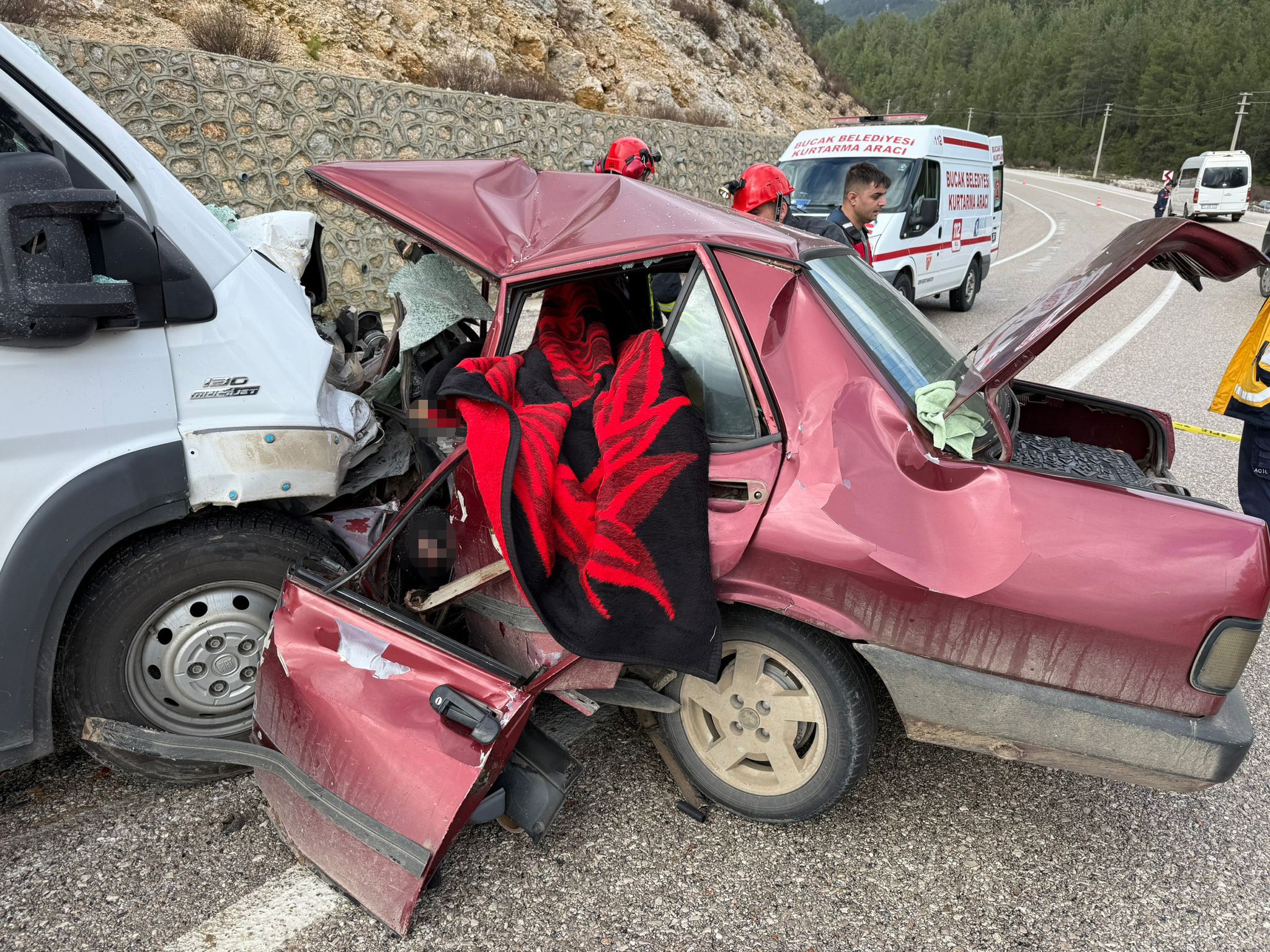 Karşı Şeritten Gelen Ölüm Kafa Kafaya Çarpışmada Genç Çift Yaşamını Yitirdi (5)