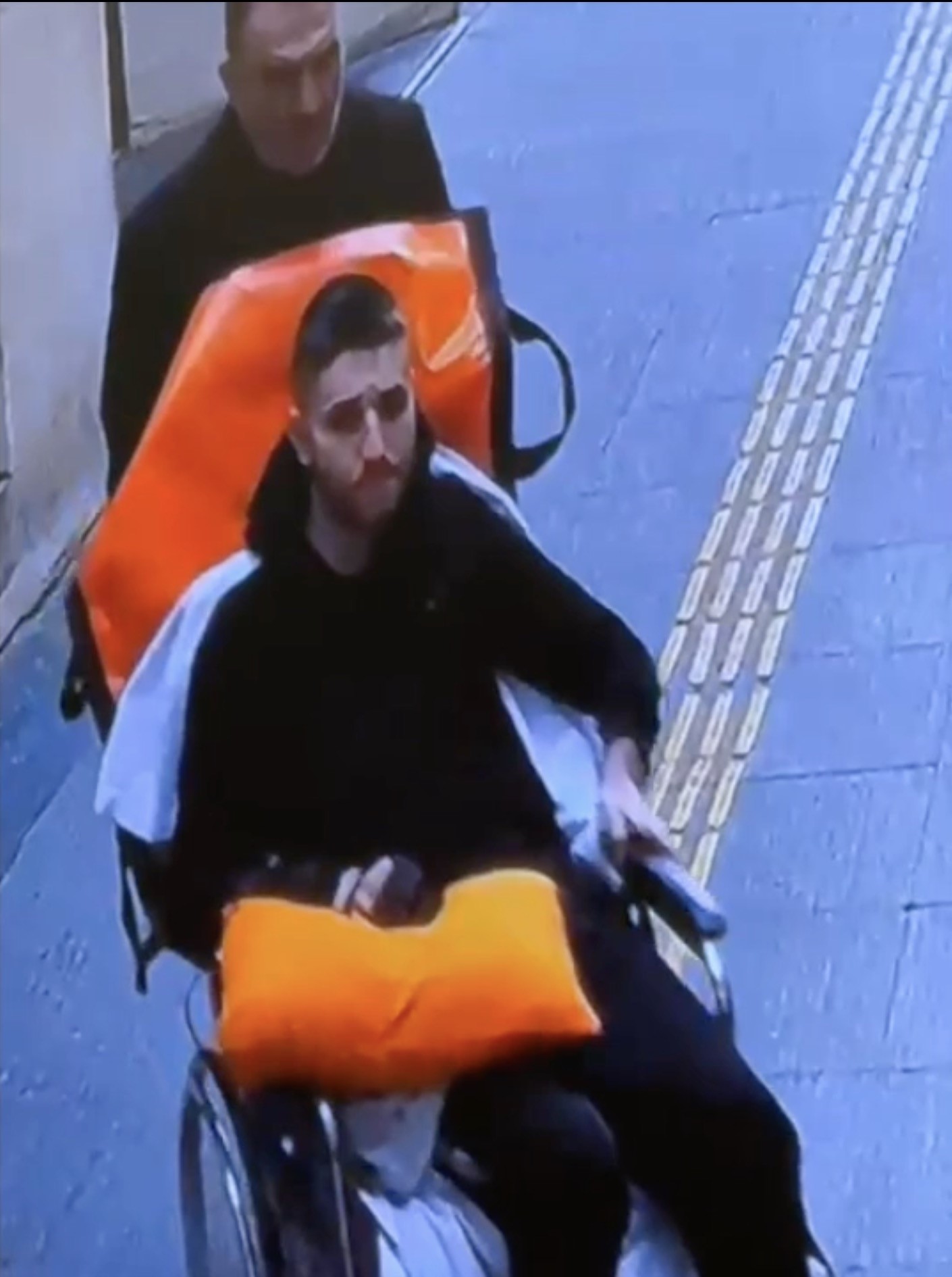 Katliamın Yeni Görüntüleri Ortaya Çıktı Silahı Engelli Oğlunun Tekerlekli Sandalyesiyle Sokmuş (3)