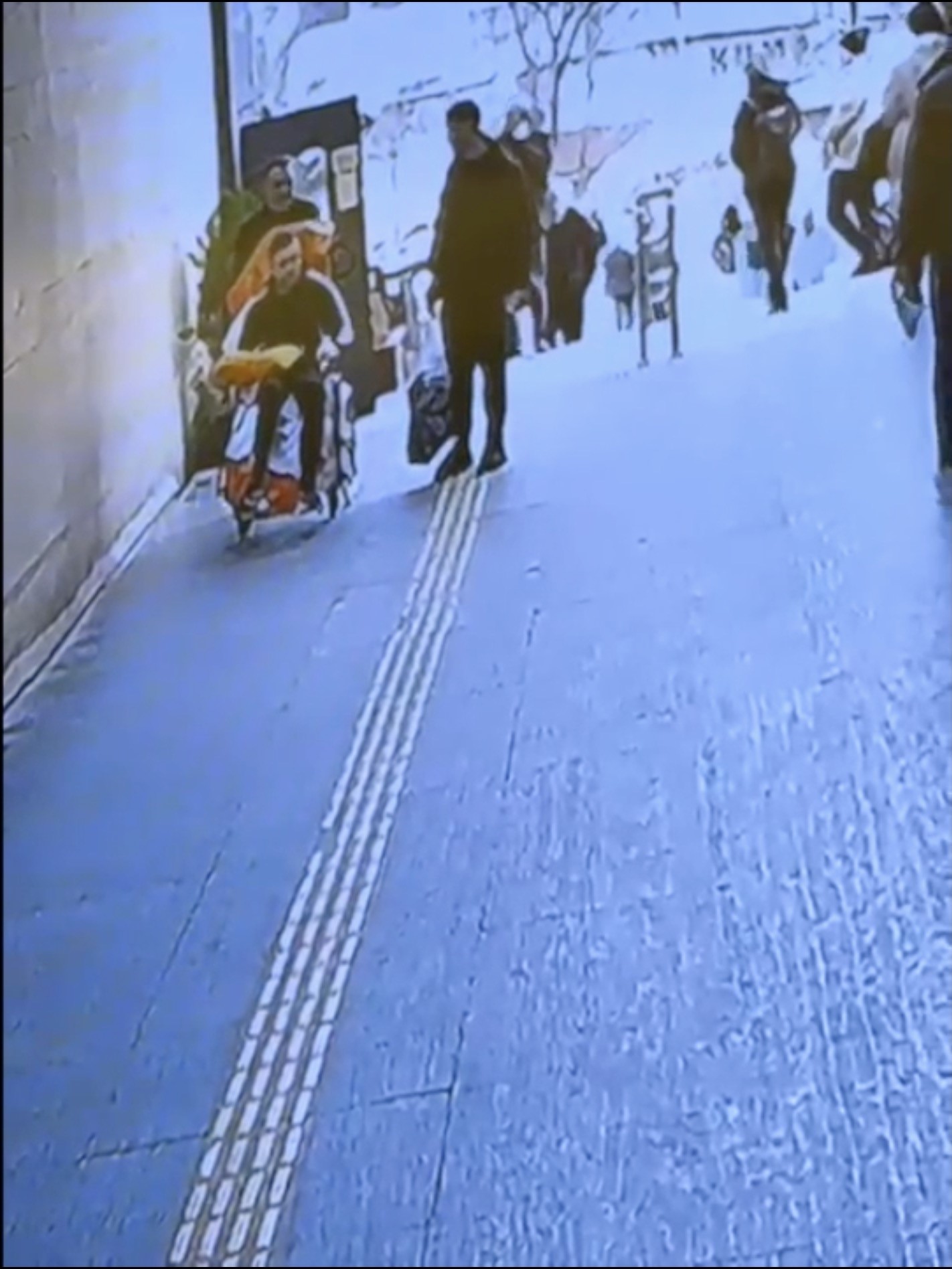 Katliamın Yeni Görüntüleri Ortaya Çıktı Silahı Engelli Oğlunun Tekerlekli Sandalyesiyle Sokmuş (5)