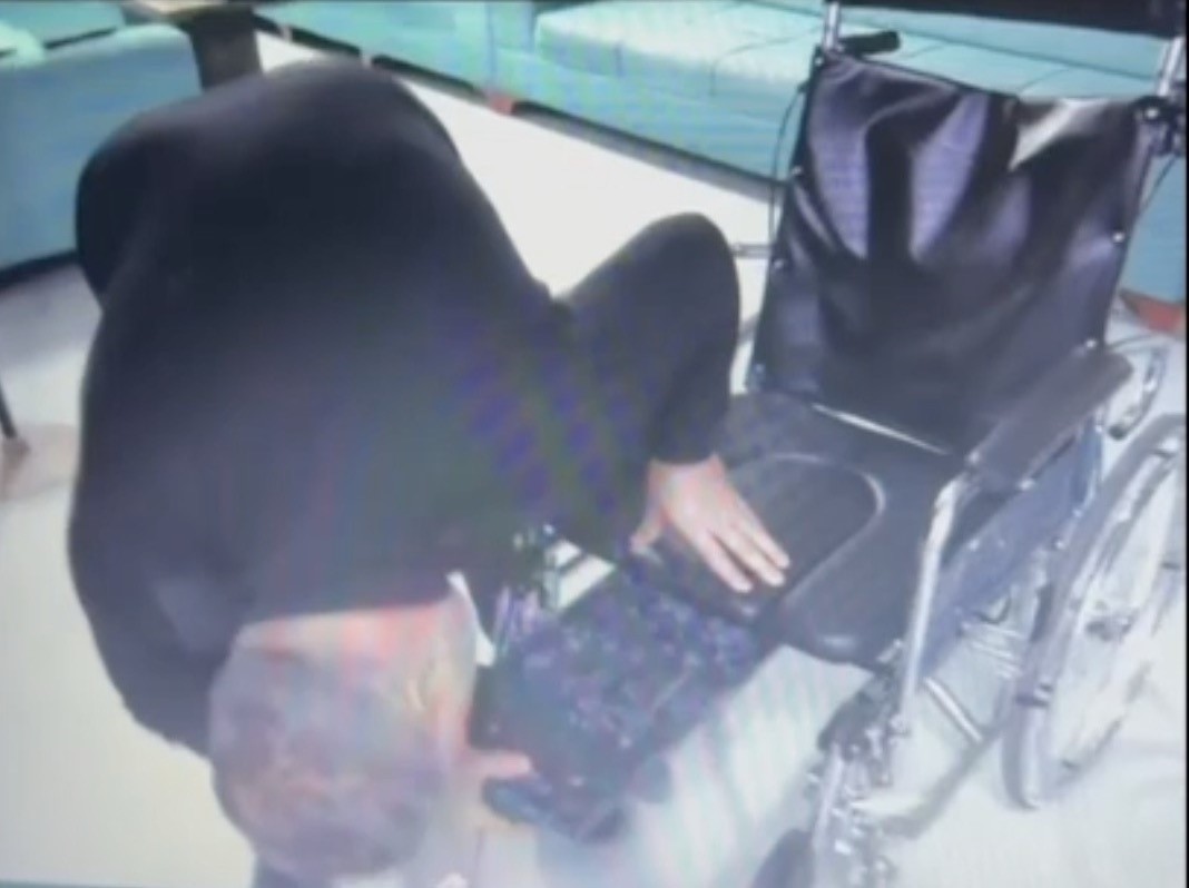 Katliamın Yeni Görüntüleri Ortaya Çıktı Silahı Engelli Oğlunun Tekerlekli Sandalyesiyle Sokmuş (9)