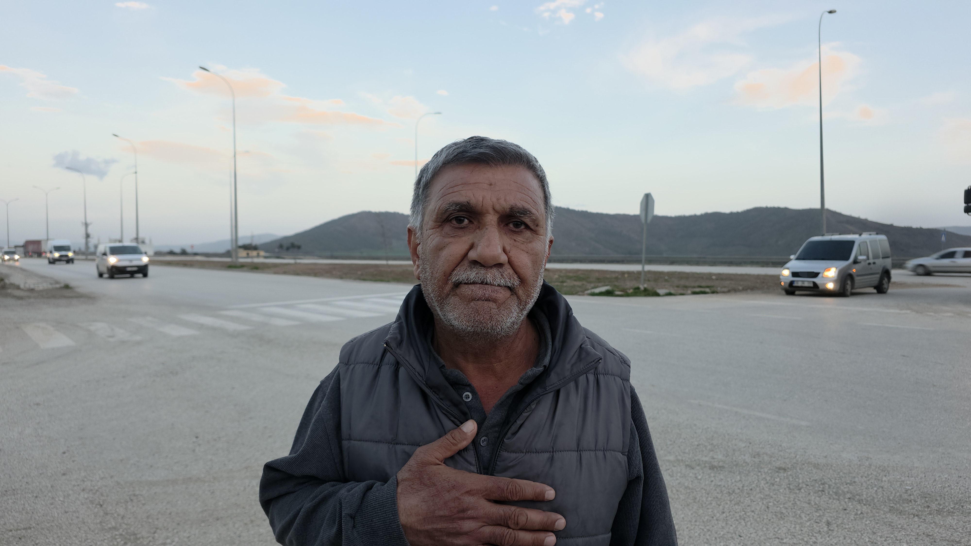 Kavsak Degil Sanki Pusu Otomobil Koyun Surusune Boyle Daldi (2)