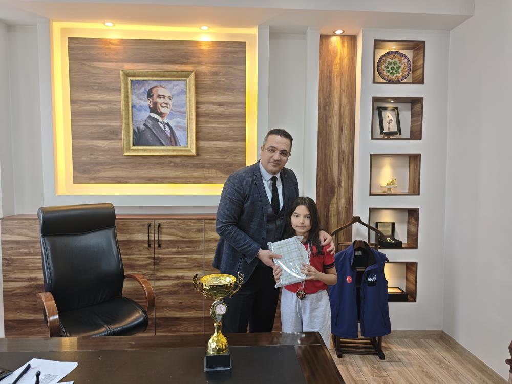 Kaymakam Dalaktan Basarili Sporculara Tebrik (1)