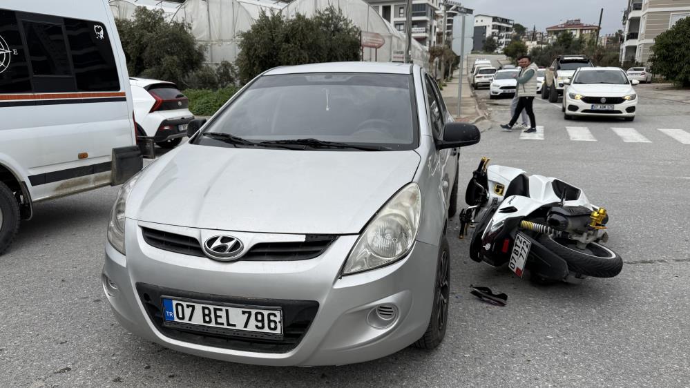 Kaza Aninda Mucize Yoldan Gecen Doktor Hayat Kurtardi (2)