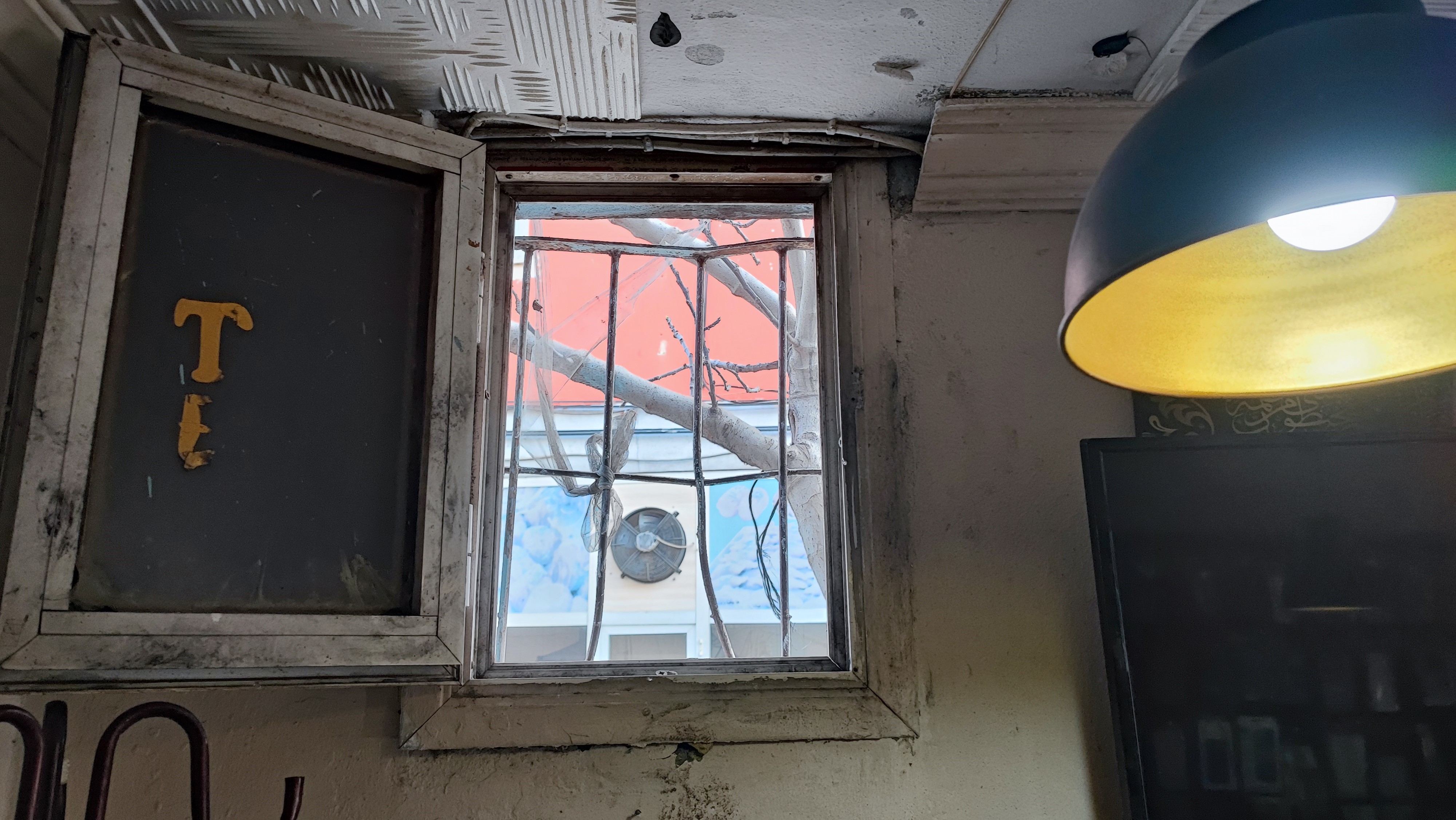 Kedi Bile Zor Girer Dediler Sadece Gurme Hirsiz Sigdi (2)