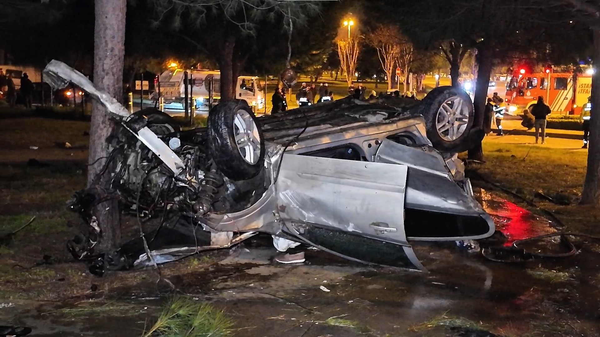 Kırmızı Işıkta Geçti, Araçlar Birbirine Girdi! 1’I Ağır 6 Kişi Yaralandı (2)