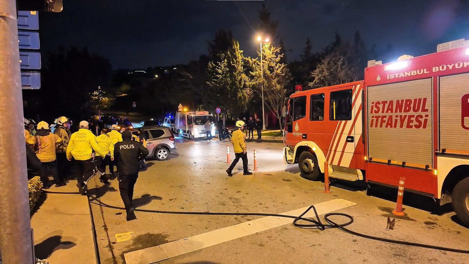Kırmızı Işıkta Geçti, Araçlar Birbirine Girdi! 1’I Ağır 6 Kişi Yaralandı (5)