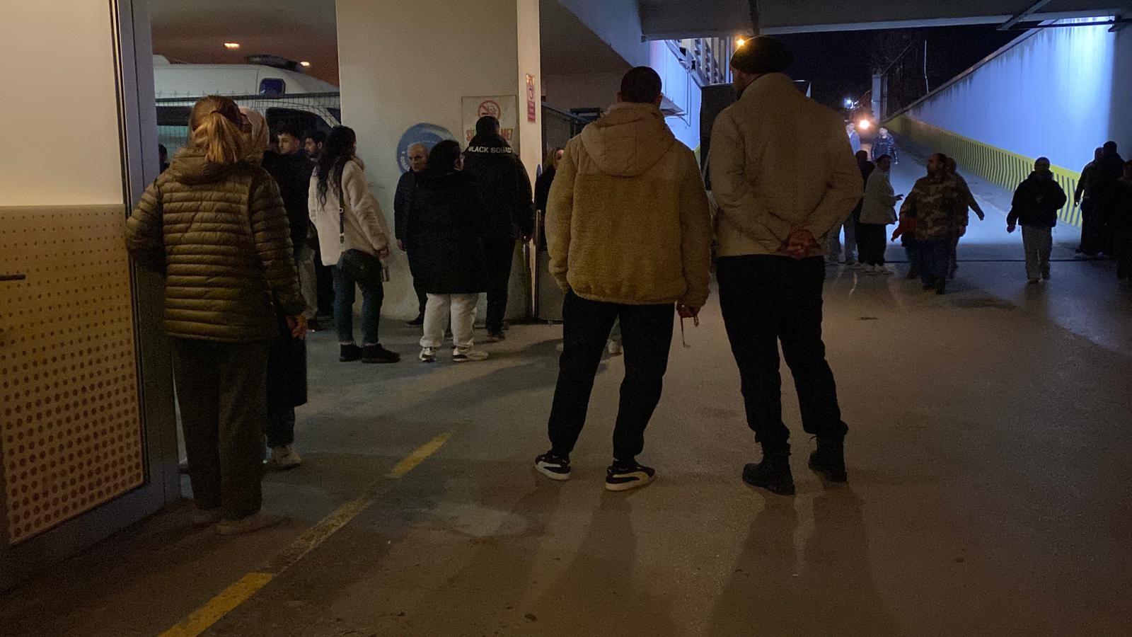 Kocaelispor–Beşiktaş Karşılaşmasında Korkunç Ölüm! 10 Metreden Düşen Taraftar Kurtarılamadı (2)