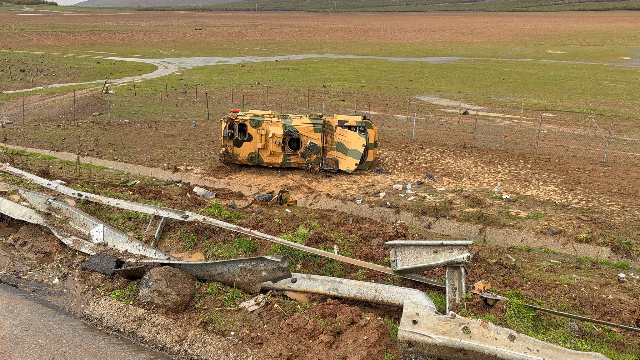 Kontrolden Çıkan Askeri Araç Bariyerleri Aştı! 10 Asker Yaralandı (2)