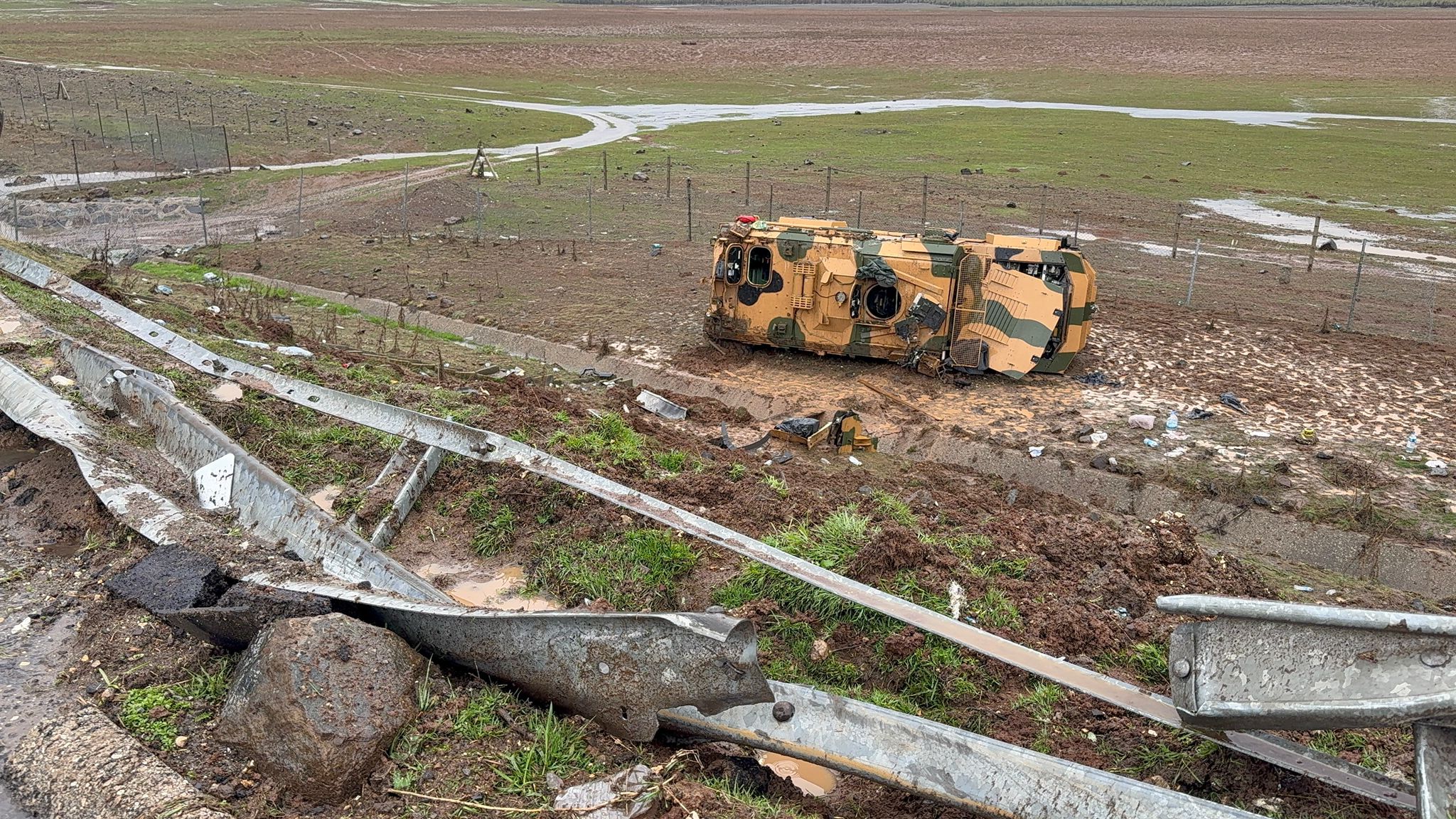 Kontrolden Çıkan Askeri Araç Bariyerleri Aştı! 10 Asker Yaralandı (5)