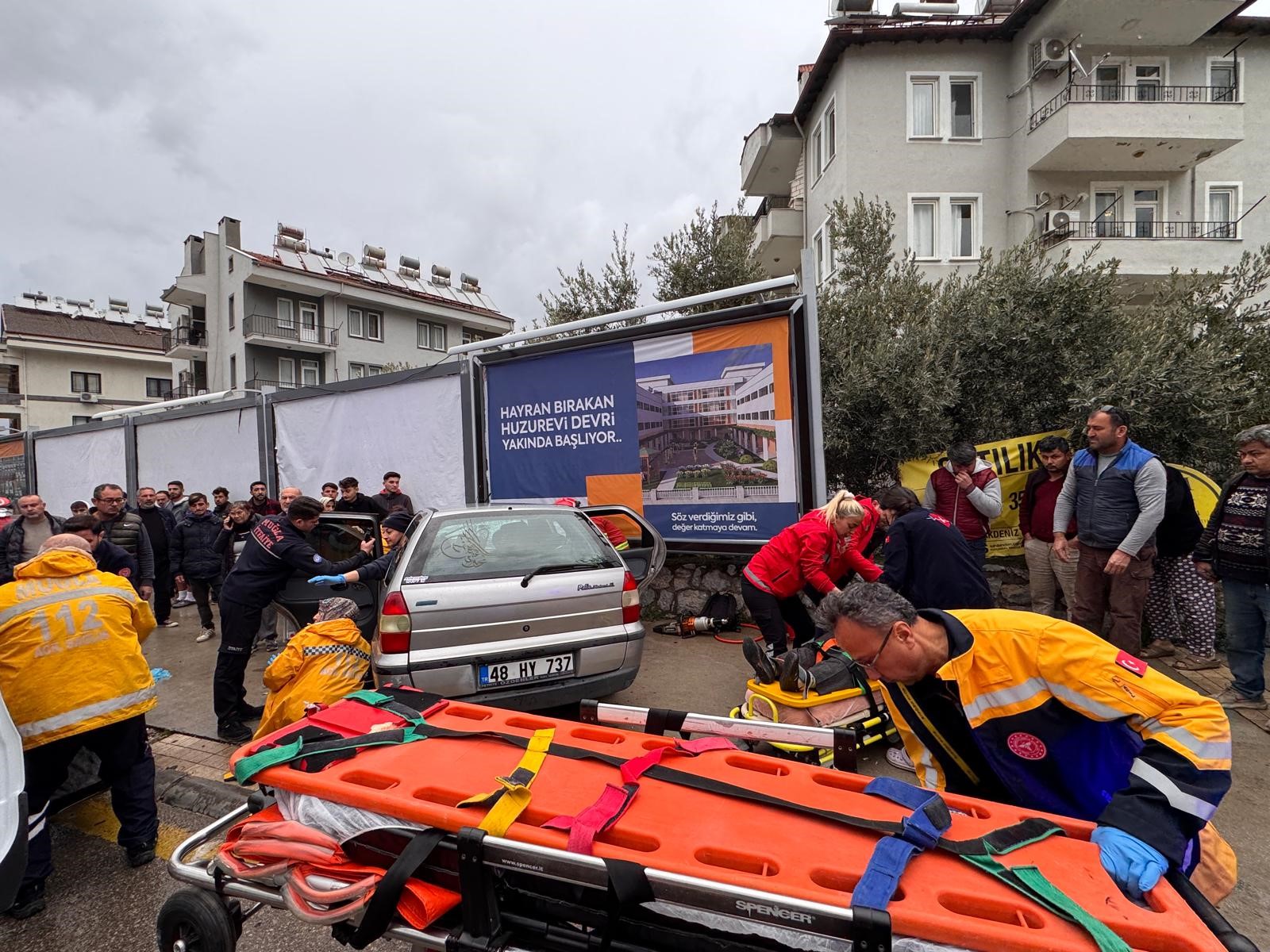 Korkunç Kaza! Otomobil Duvara Çarptı, 1 Kişi Öldü (3)