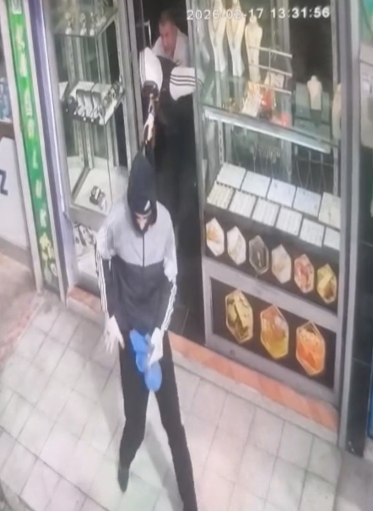 Kuyumcuyu Darp Edip Biber Gazi Siktilar 1 Kilo Altin Boyle Calindi (2)