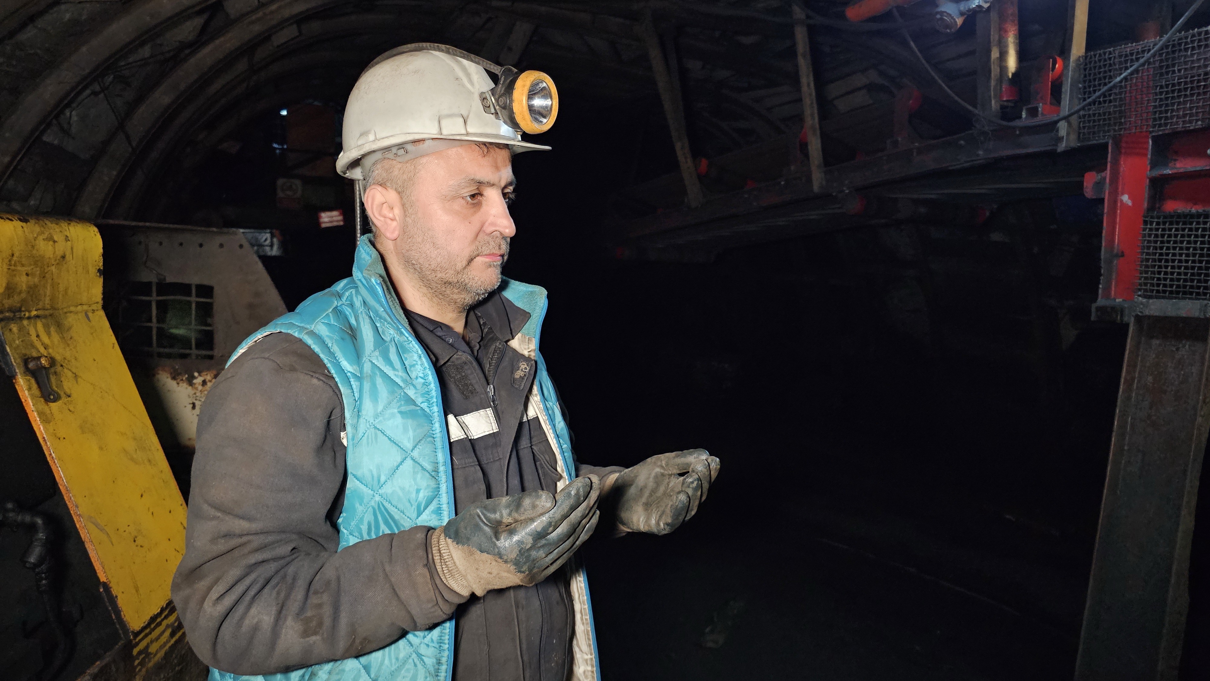 Madencilerin Ramazan Mesaisi Yerin 120 Metre Altinda Sahur Yapip Duayla Oruca Niyetlen (2)