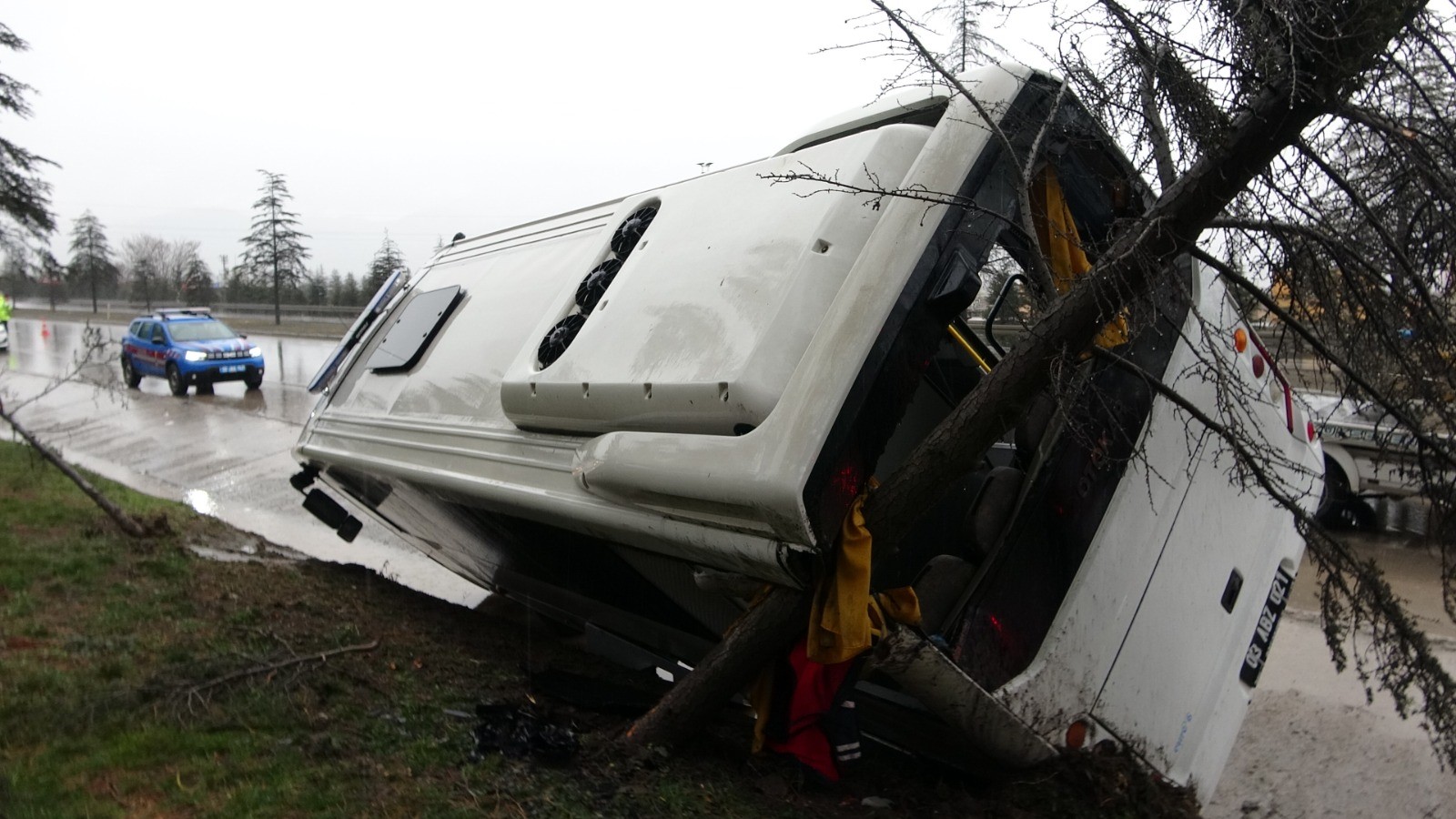 Mahkumları Taşıyan Minibüs Devrildi Mahkumlar Ve Jandarmalar Yaralandı (2)