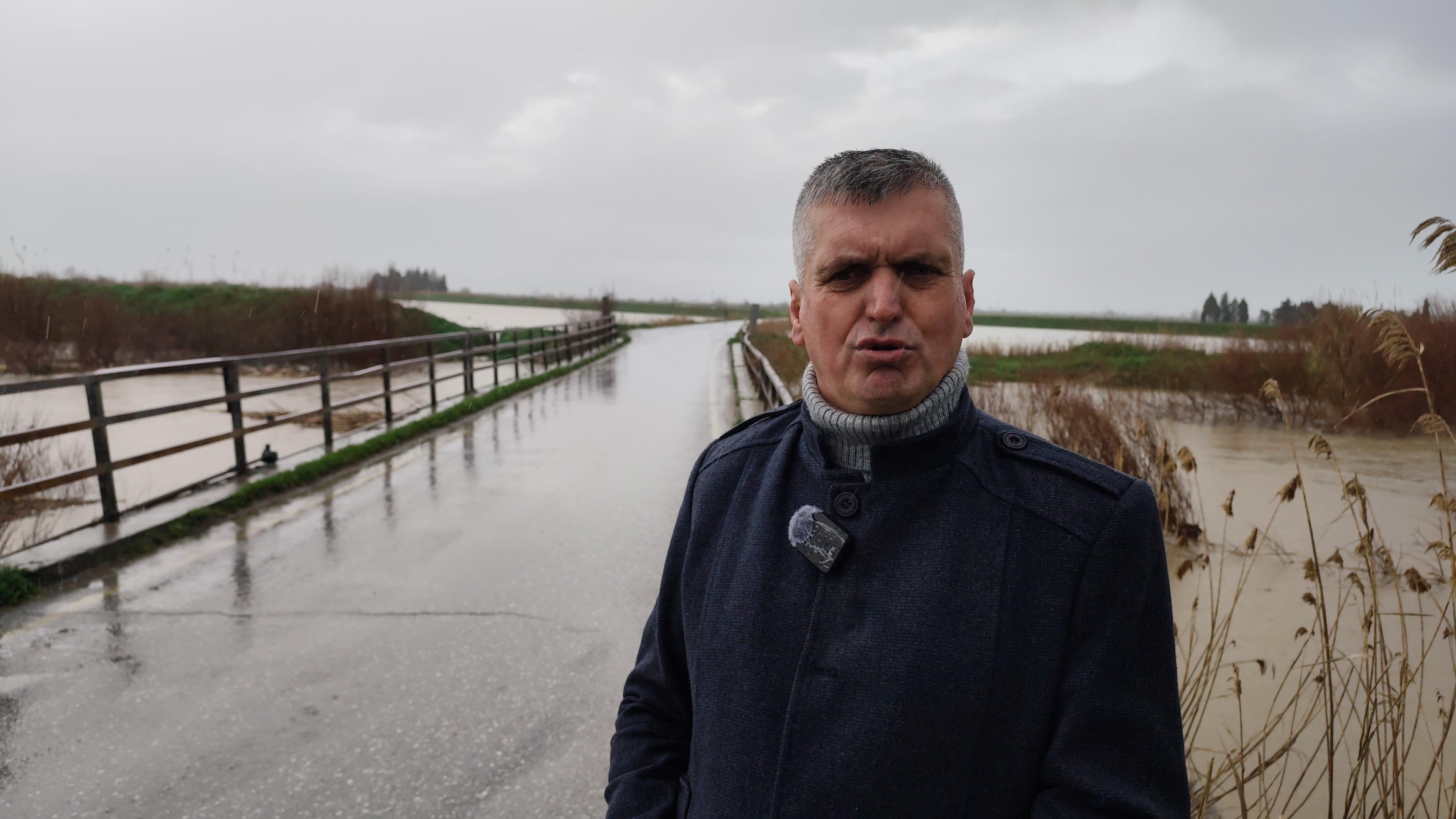 Manisa Alarm Veriyor Gediz Tasti Bag Evleri Sular Altinda (3)