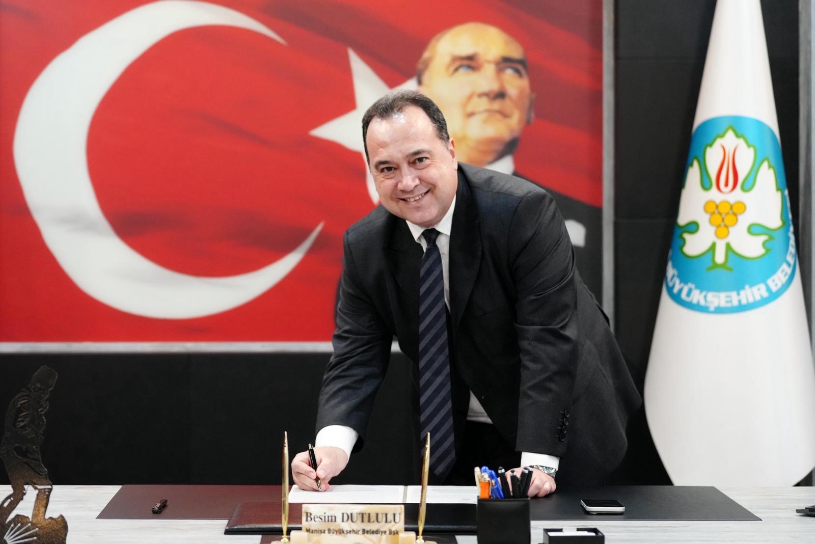 Manisa Dunyaya Acildi Baskan Besim Dutlulu Iki Kuresel Aga Imza Atti