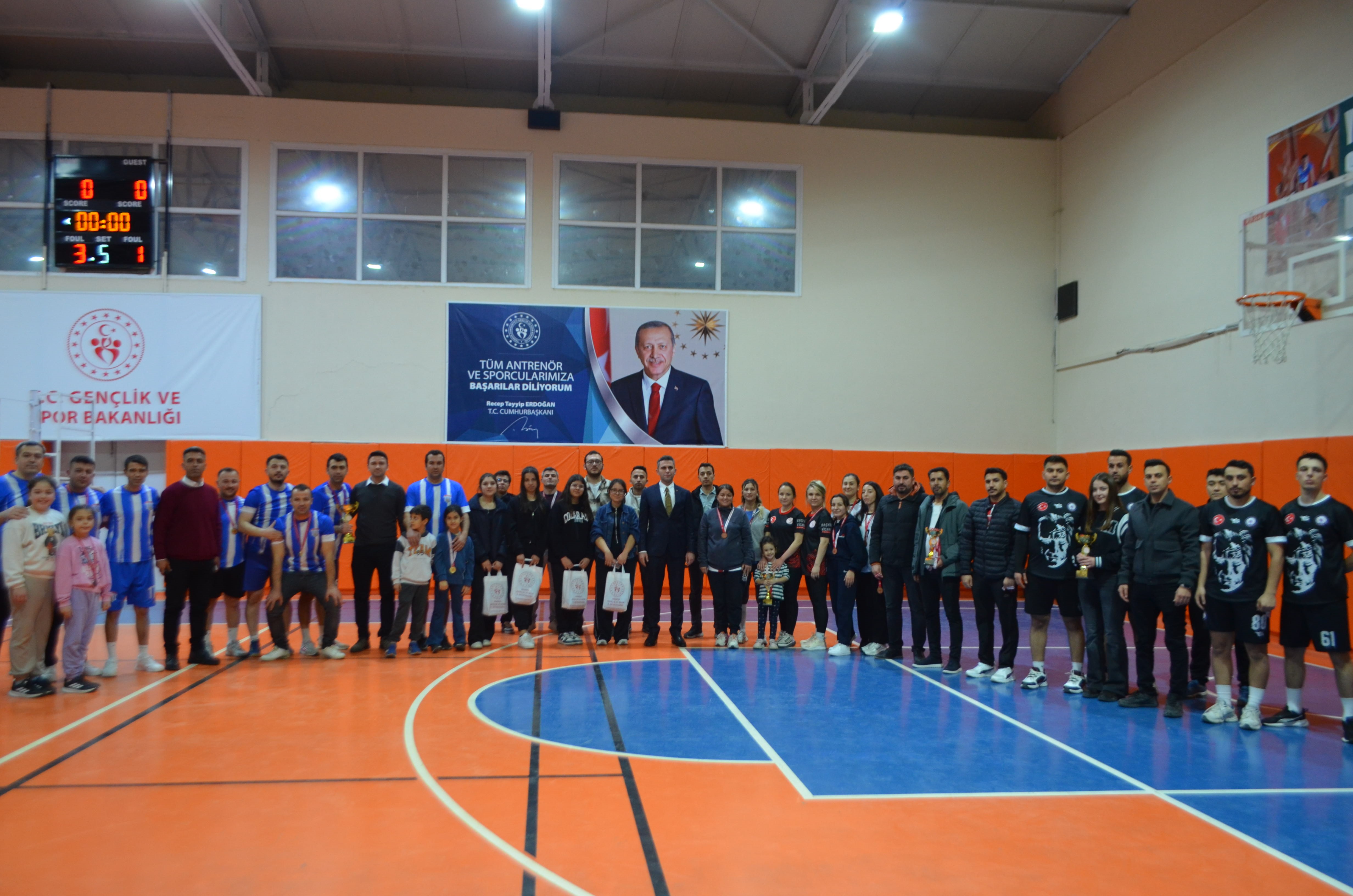 Manisa Selendide Nefes Kesen Final1 Kaymakamlik Turnuvasinin Sampiyonu Selendi Belediy (2)