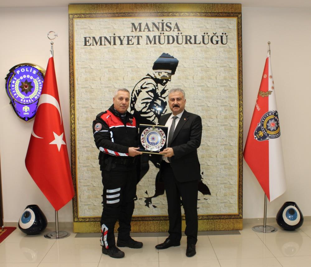Manisada Duygulandiran Veda Ikiz Polisler 33 Yillik Gorevlerine Nokta Koydu (3)