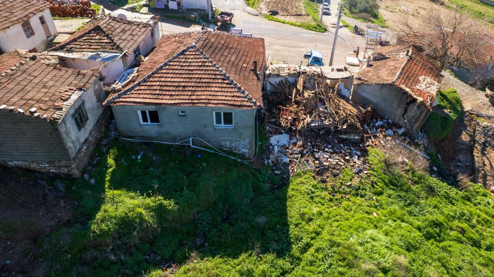 Manisada Heyelan 7 Ev Kullanilamaz Hale Geldi (8)