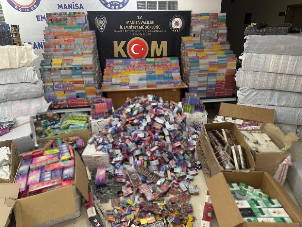 Manisada Kacakciliga Buyuk Darbe Yuz Binlerce Urun Ele Gecirildi (2)