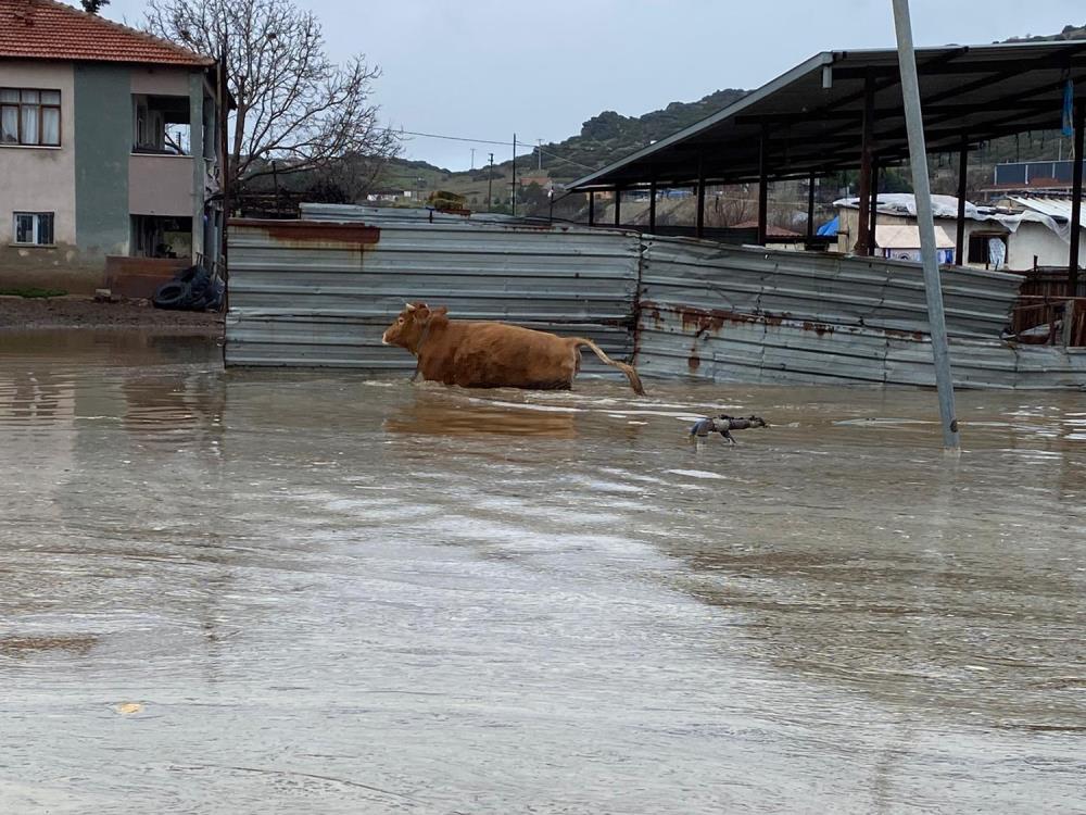 Manisada Saganak Yagis Taskina Donustu (1)