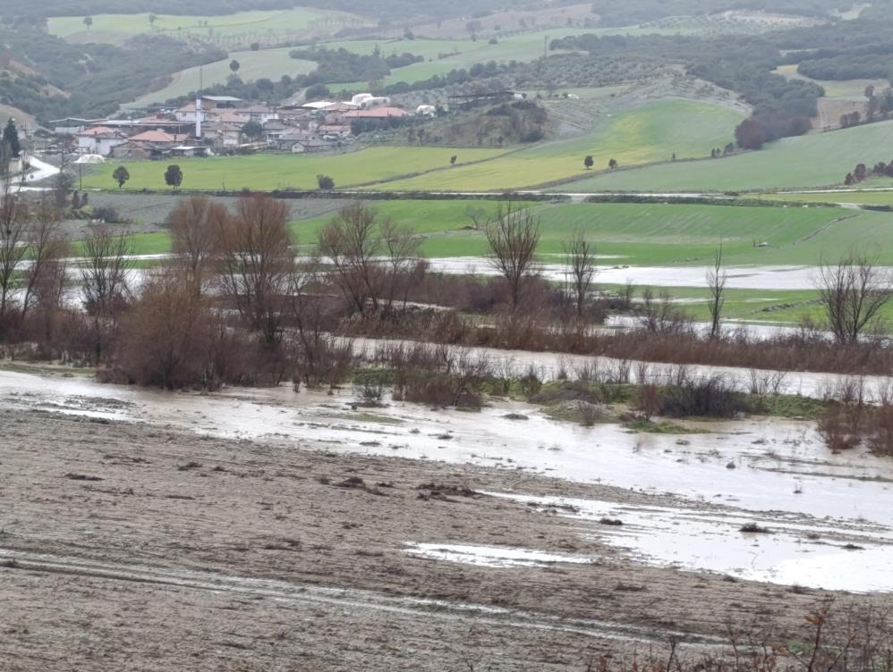 Manisada Yagislar Umut Oldu Taskinlar Endise Yaratti (6)