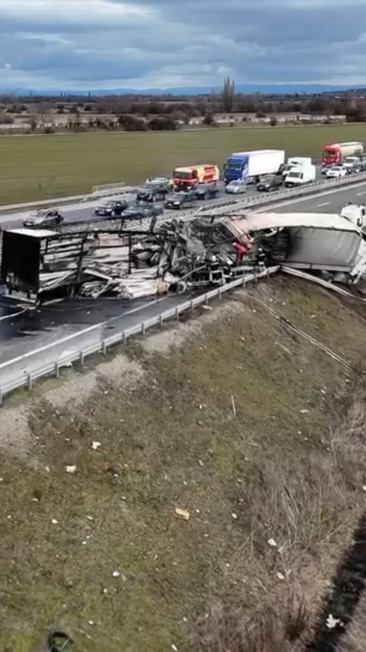 Manisaya Ates Dustu Bulgaristanda Feci Kazada 2 Turk Tir Soforu Hayatini Kaybetti (3)