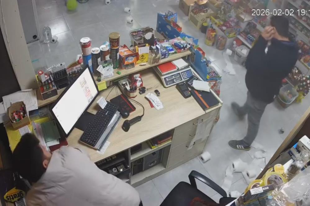 Marketin Ortasinda Bomba Gibi Patladi O Anlar Kamerada (3)