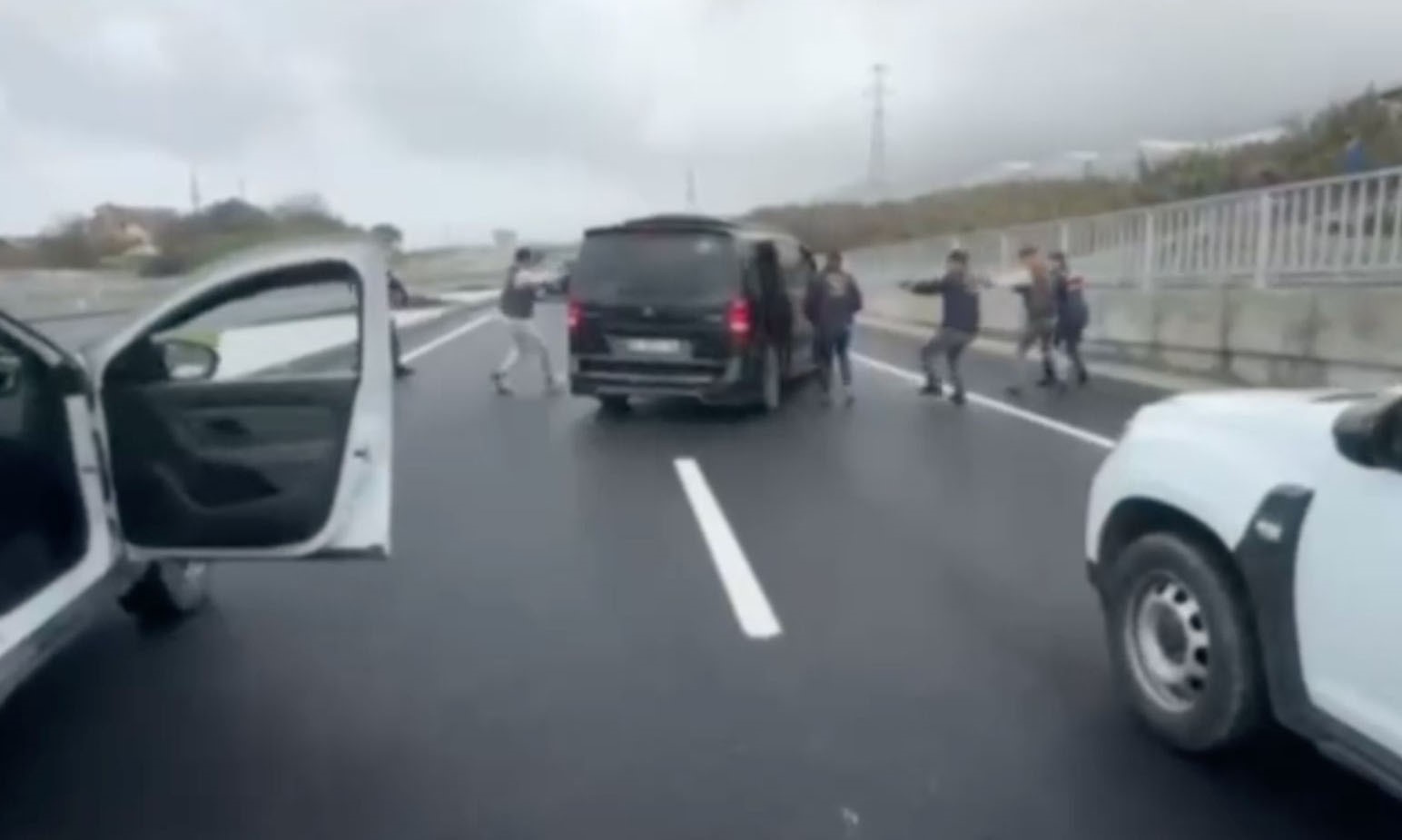 Maskeli Gaspçılar Eve Silahla Girdi! Yüz Tanıma Zoruyla Kripto Hesabı Boşalttılar (3)