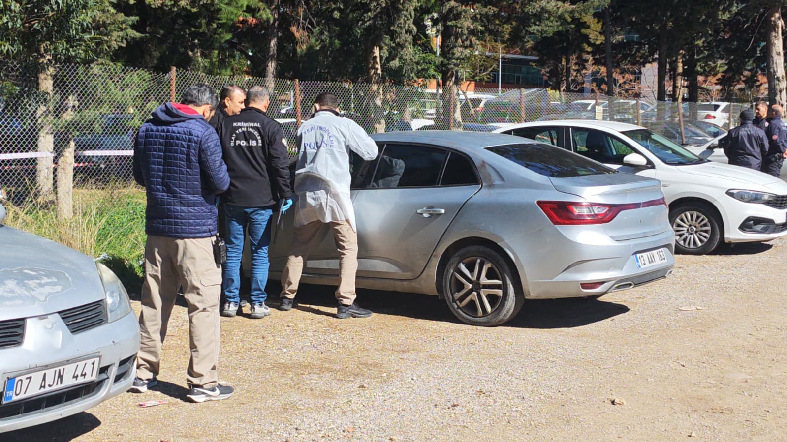 Mesai Sonrası Geri Dönmedi, Acı Gerçek Otoparkta Ortaya Çıktı (7)