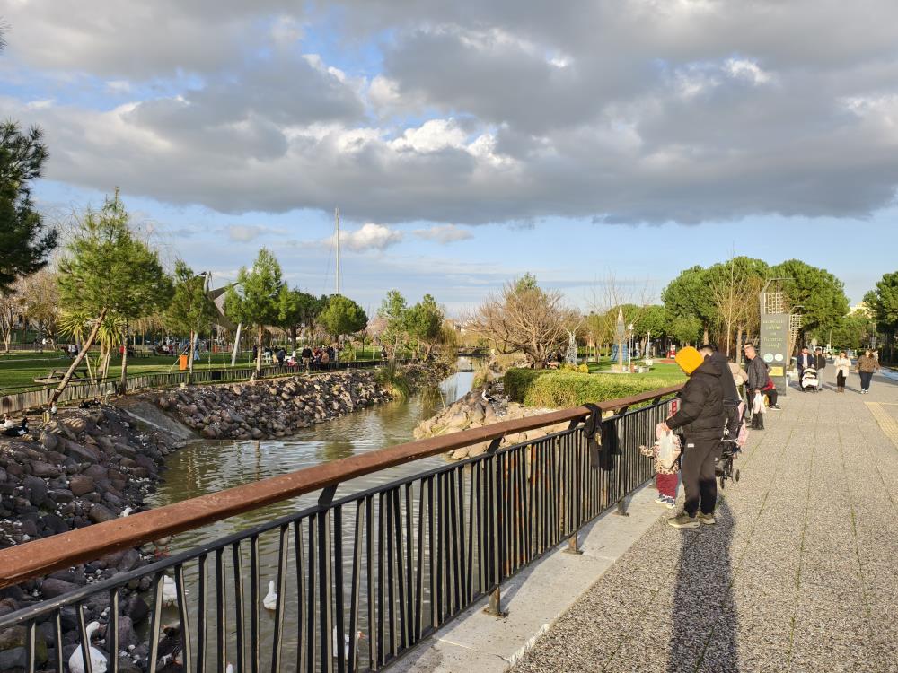 Mevsim Normallerinin Uzerindeki Hava Manisalilari Sokaga Doktu (3)