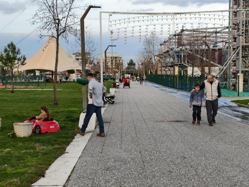 Mevsim Normallerinin Uzerindeki Hava Manisalilari Sokaga Doktu (4)