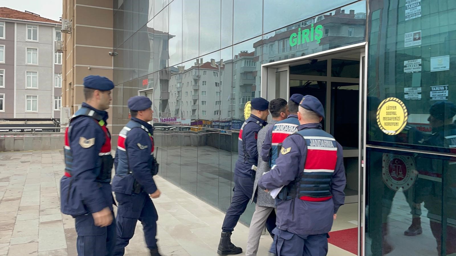 Mezarlıkta Kanlı Hesaplaşma 7 Bıçak Darbesiyle Öldürüldü (6)